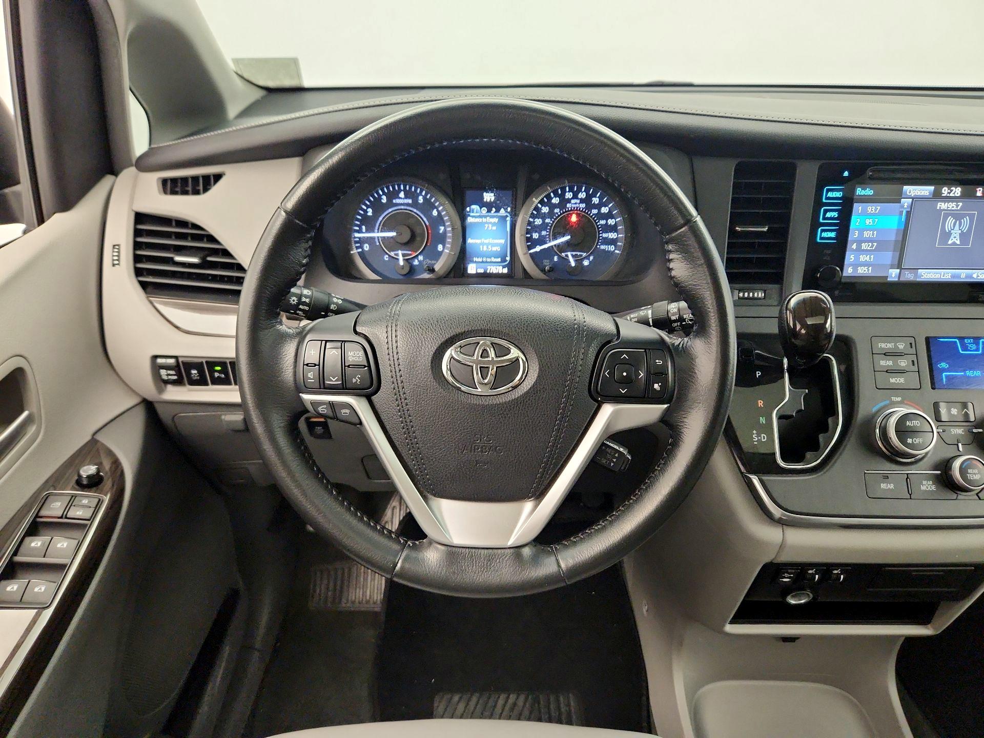 Thumbnail: 2015 Toyota Sienna - 10