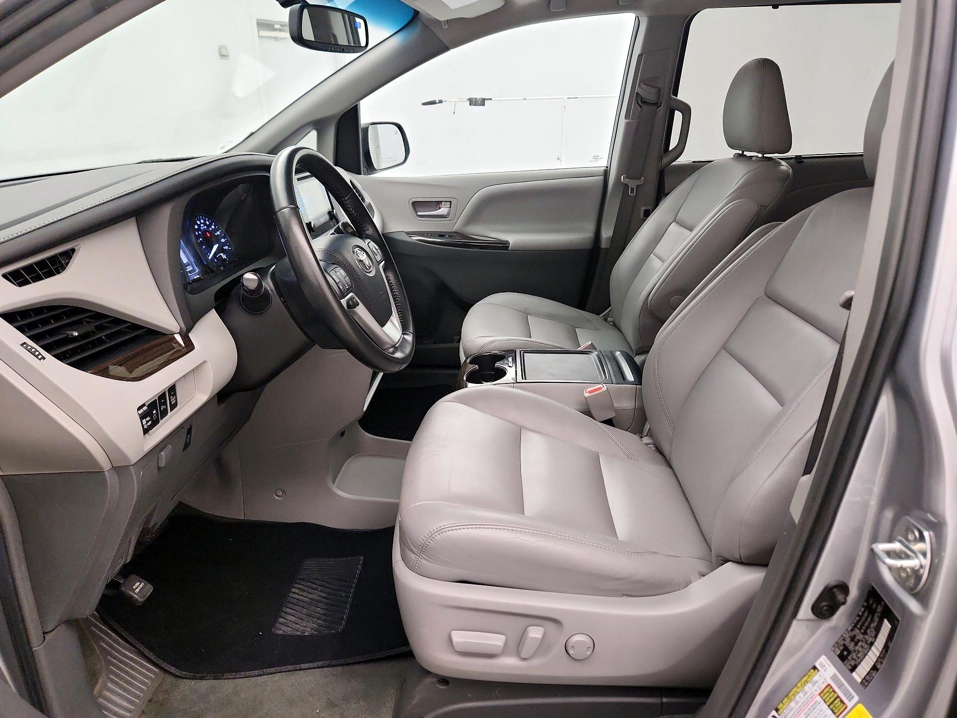 Thumbnail: 2015 Toyota Sienna - 11