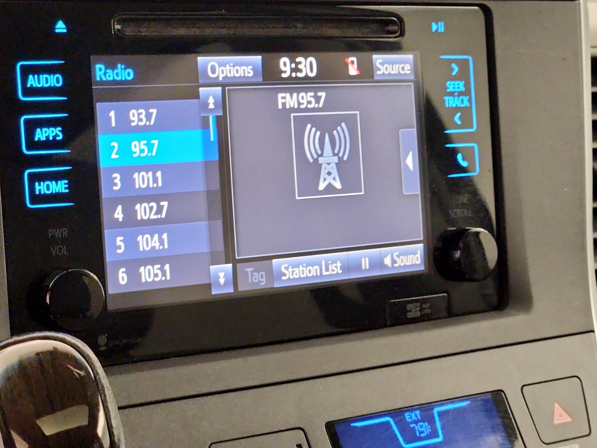 Thumbnail: 2015 Toyota Sienna - 16