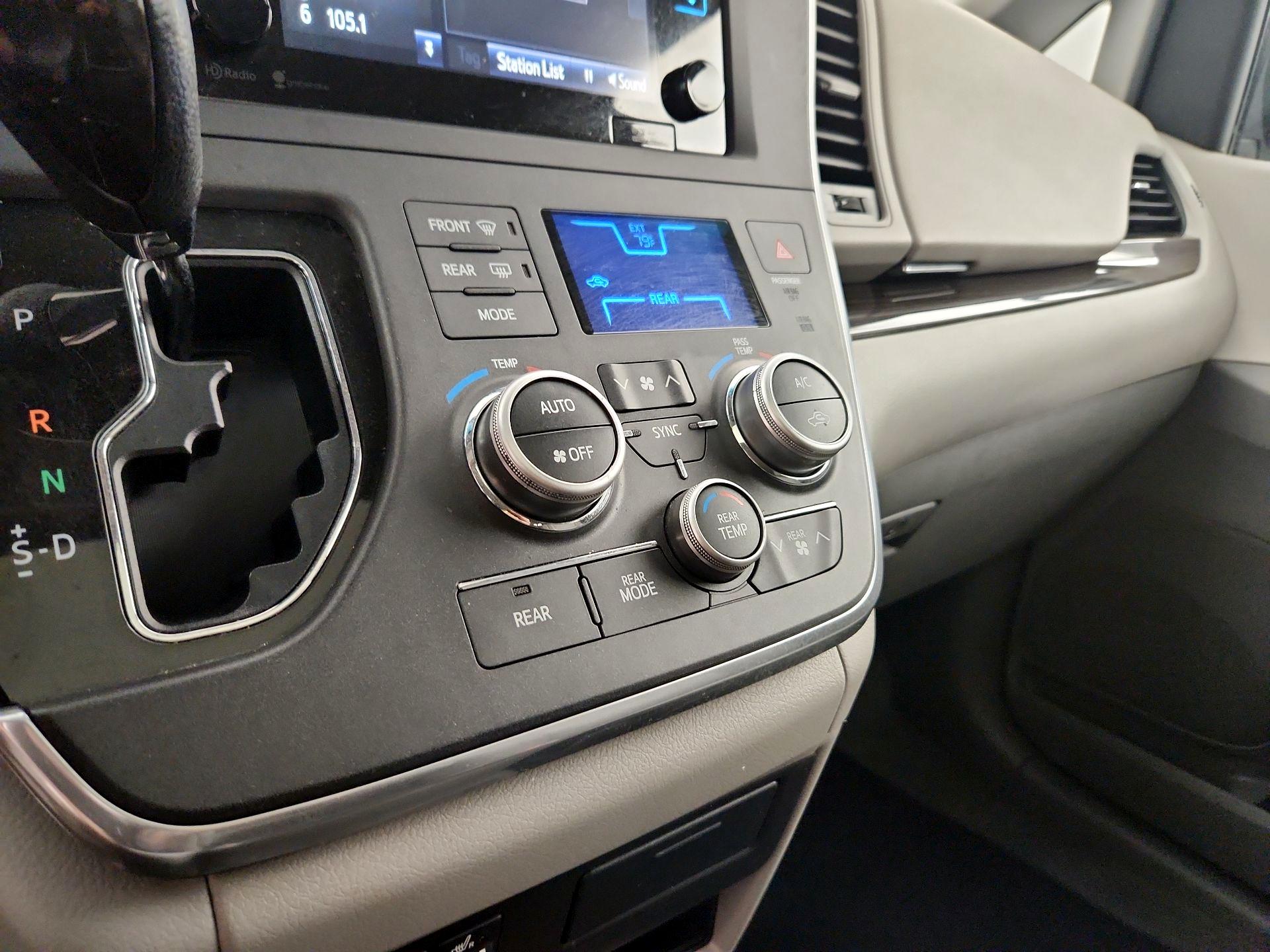 Thumbnail: 2015 Toyota Sienna - 17