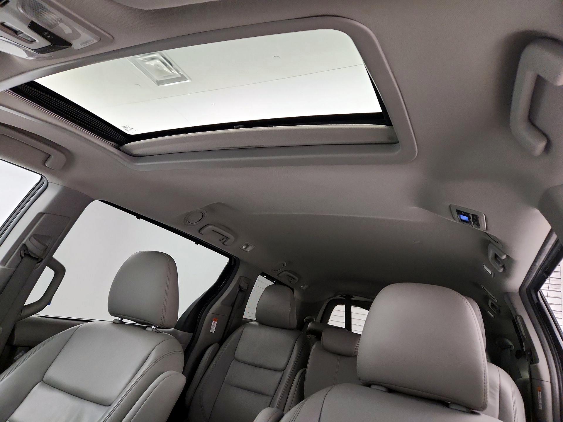 Thumbnail: 2015 Toyota Sienna - 19
