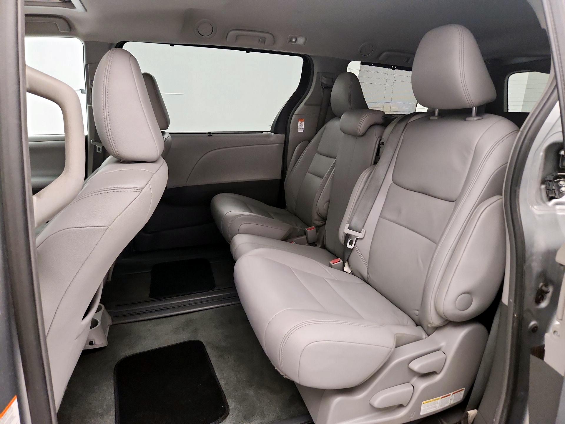 Thumbnail: 2015 Toyota Sienna - 20