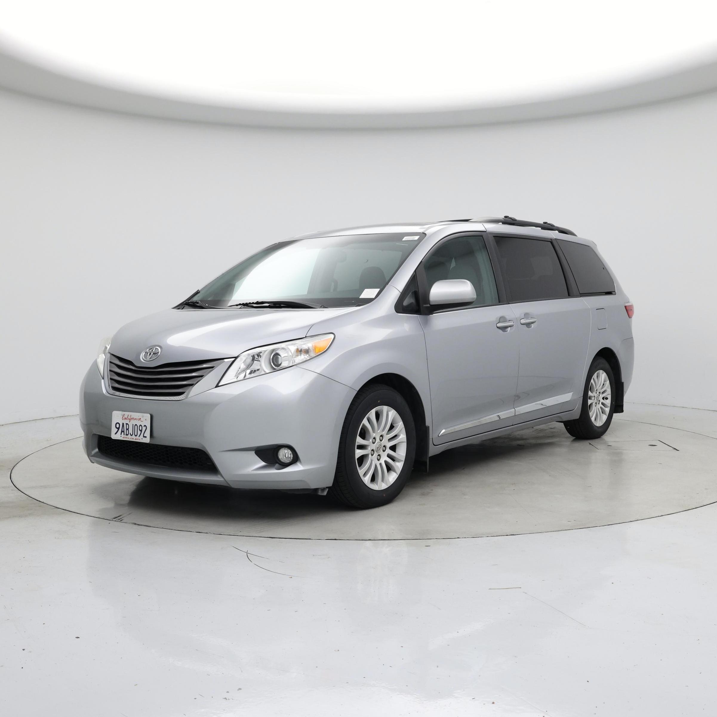 Thumbnail: 2015 Toyota Sienna - 4