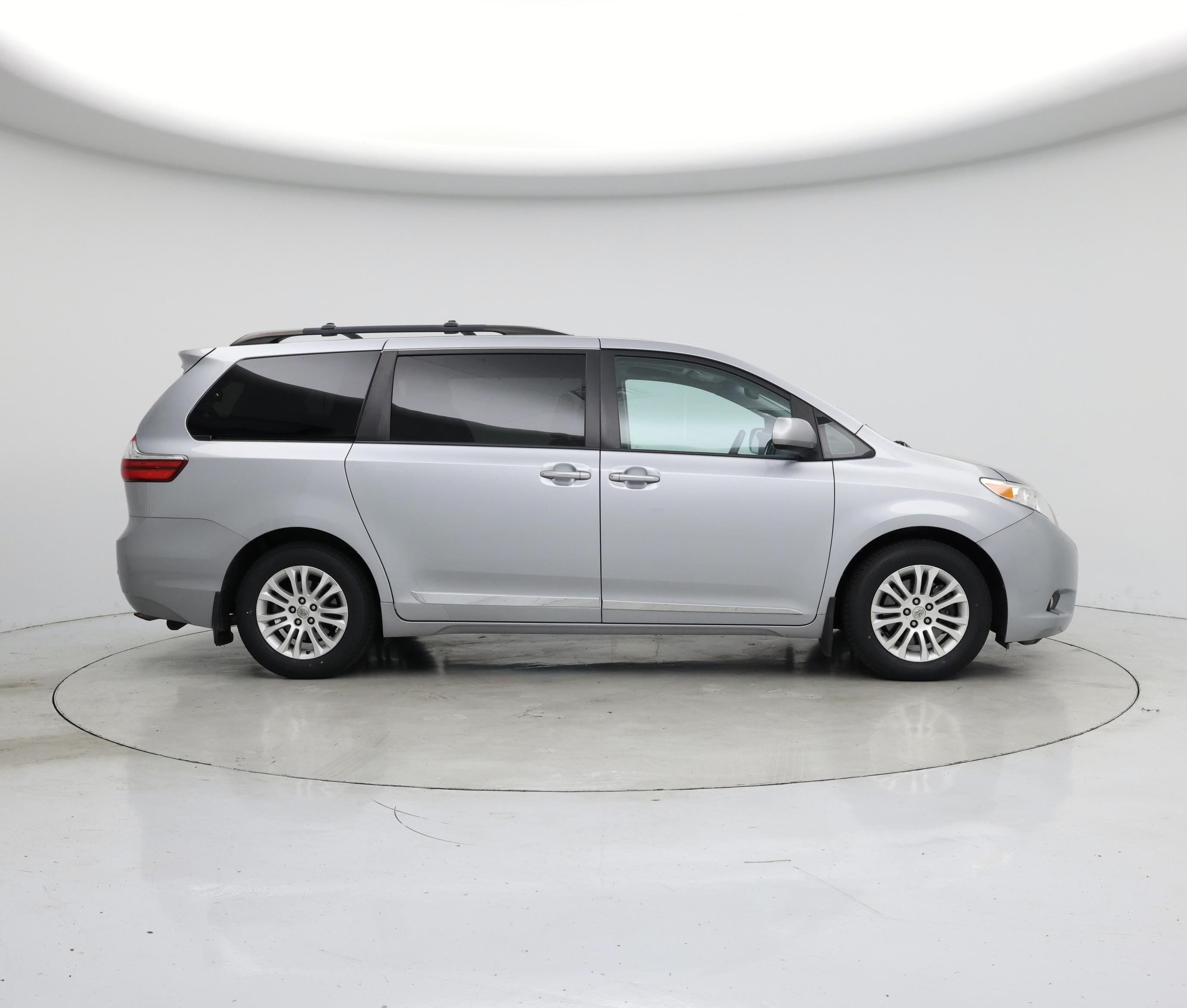 Thumbnail: 2015 Toyota Sienna - 7