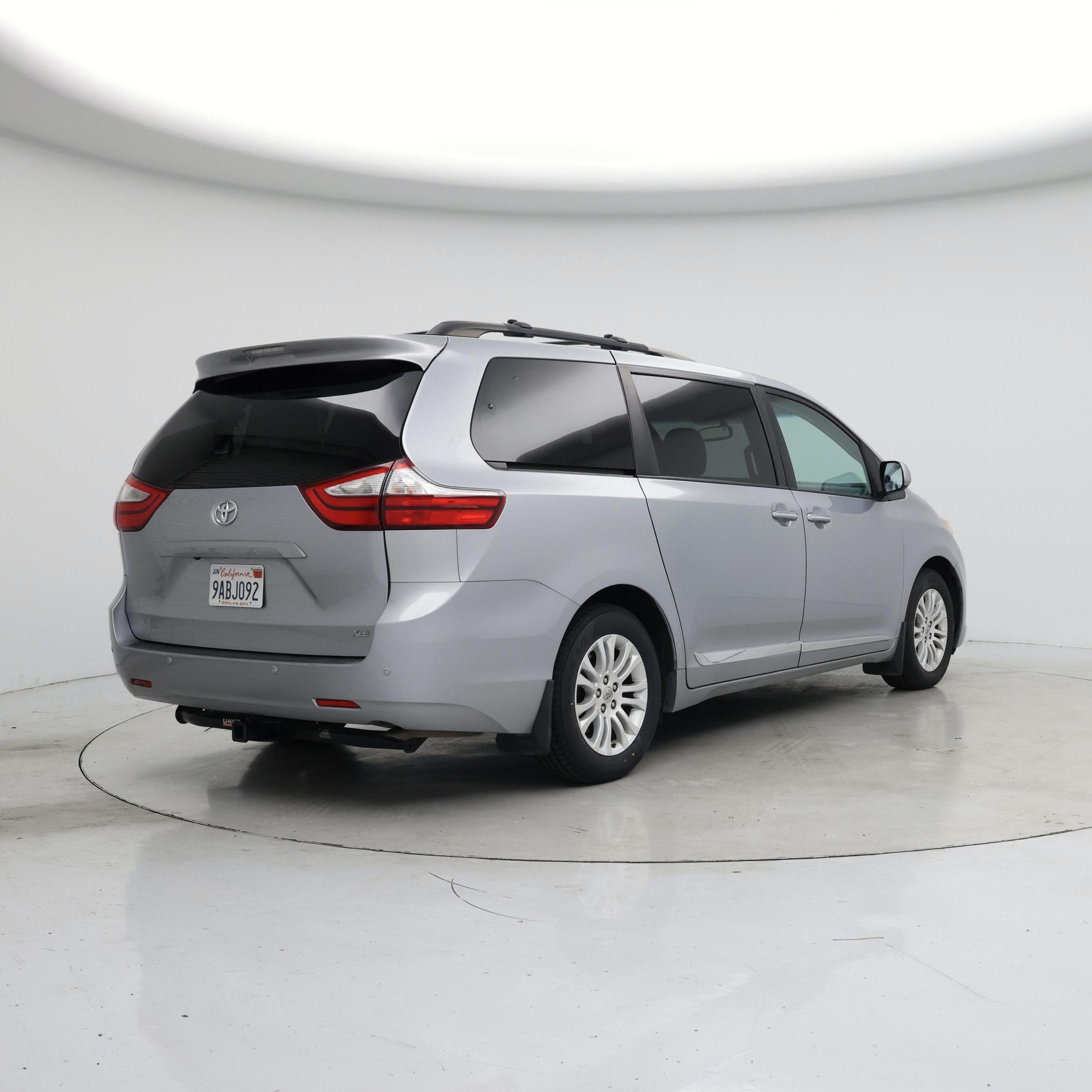 Thumbnail: 2015 Toyota Sienna - 8