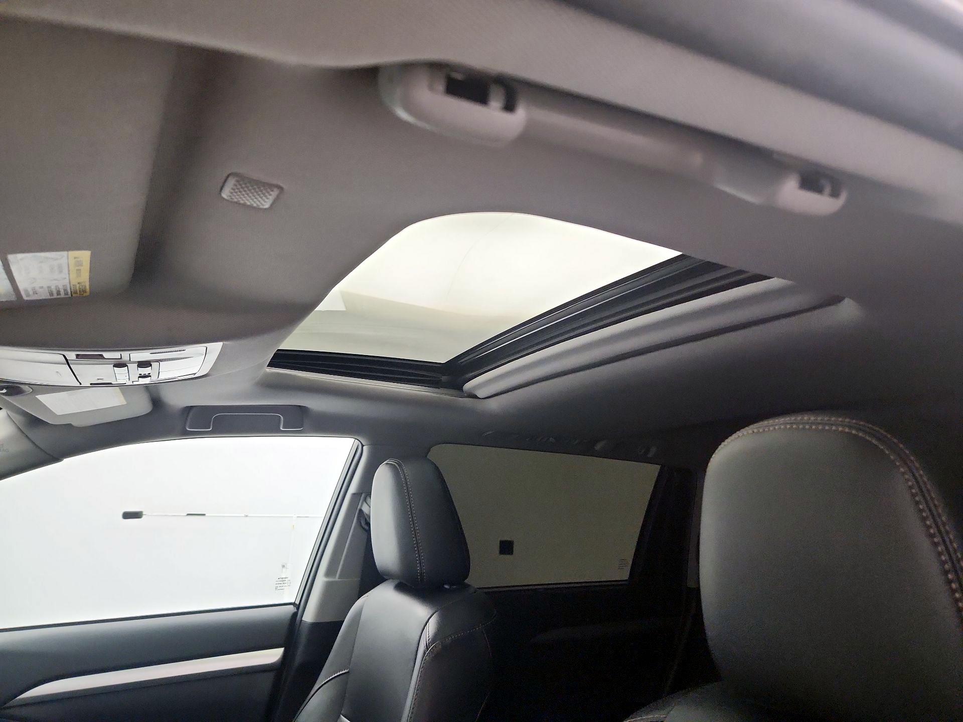 Thumbnail: 2019 Toyota Highlander - 18