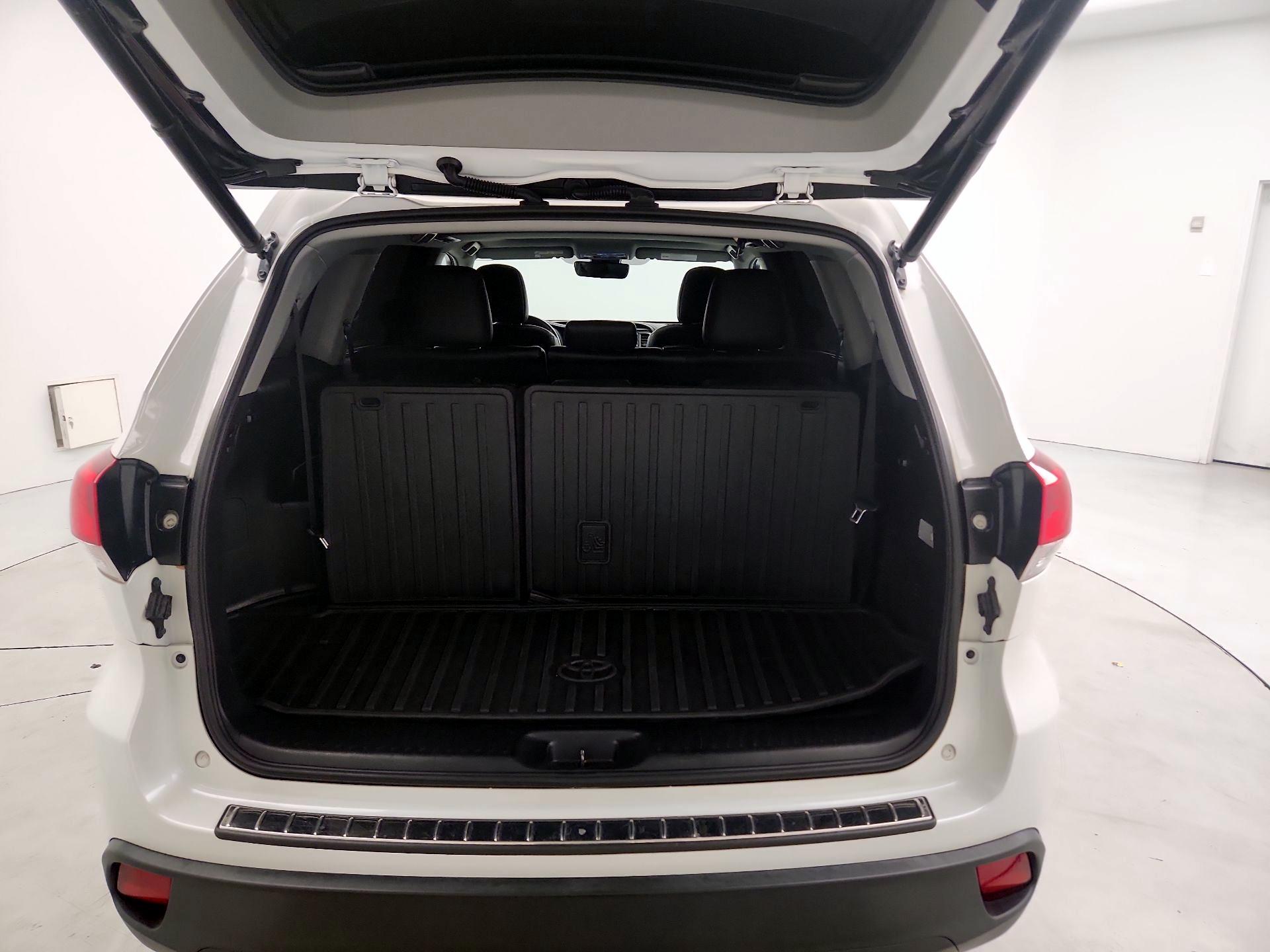 Thumbnail: 2019 Toyota Highlander - 20