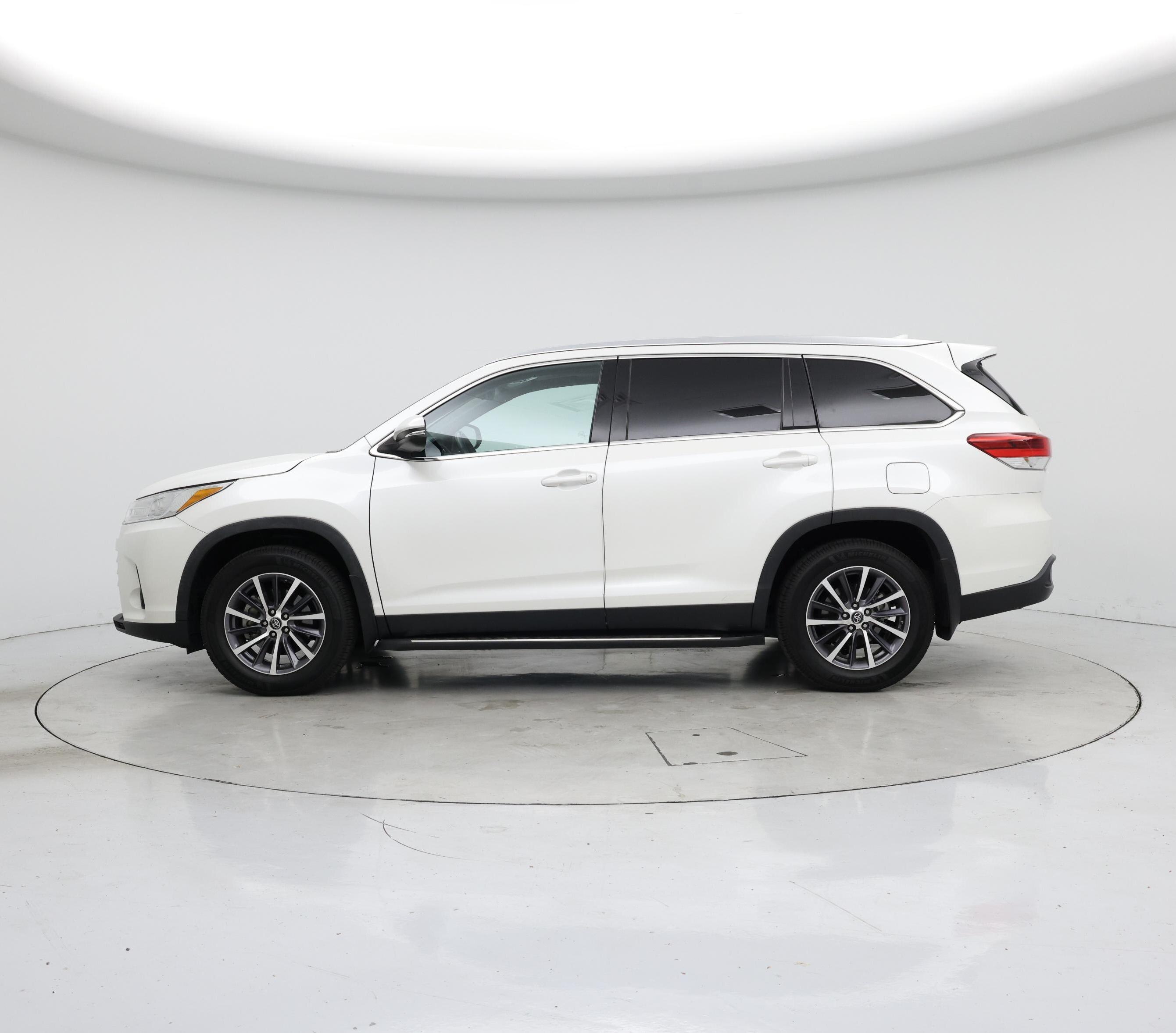 Thumbnail: 2019 Toyota Highlander - 3