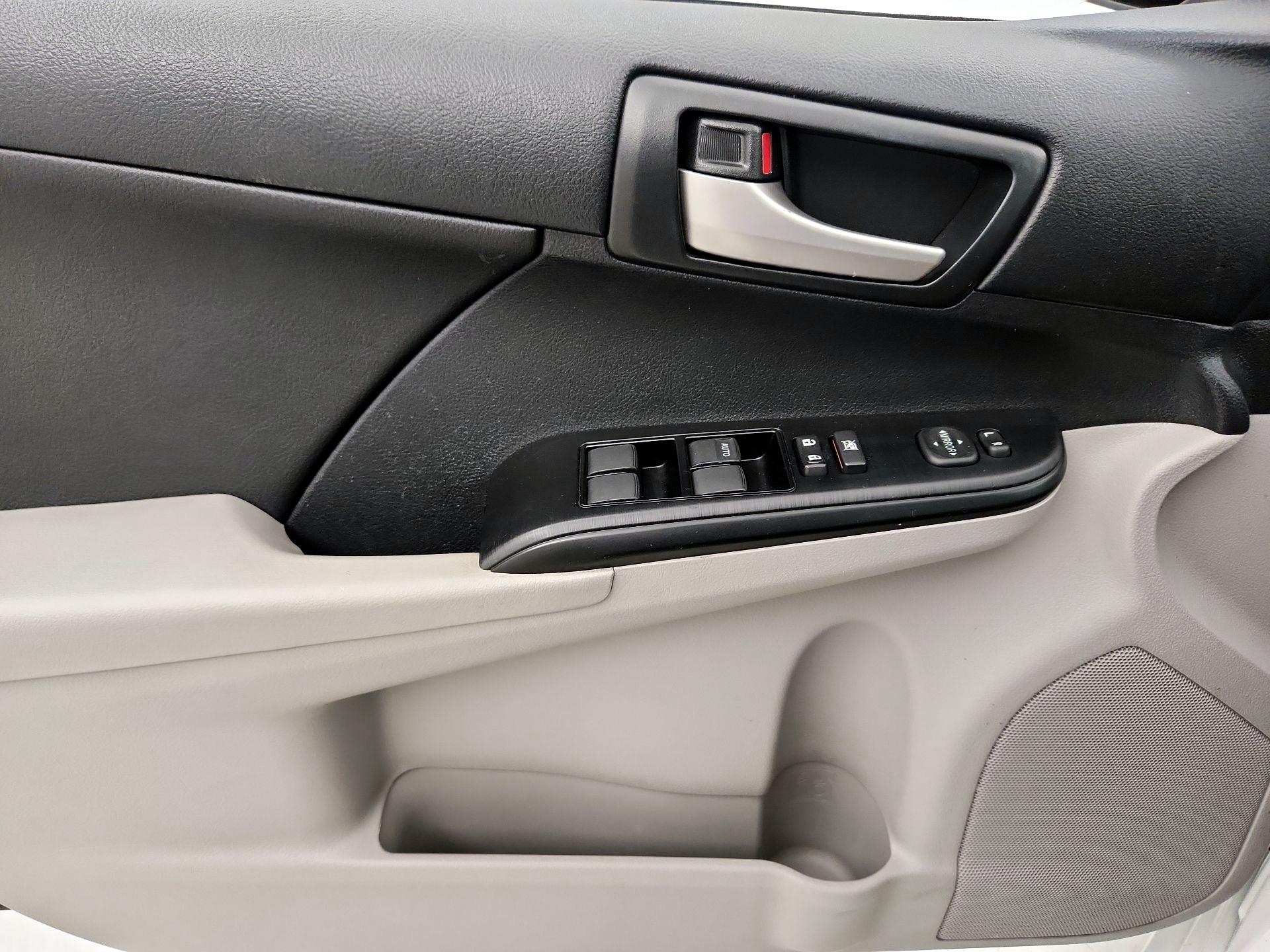 Thumbnail: 2014 Toyota Camry - 12