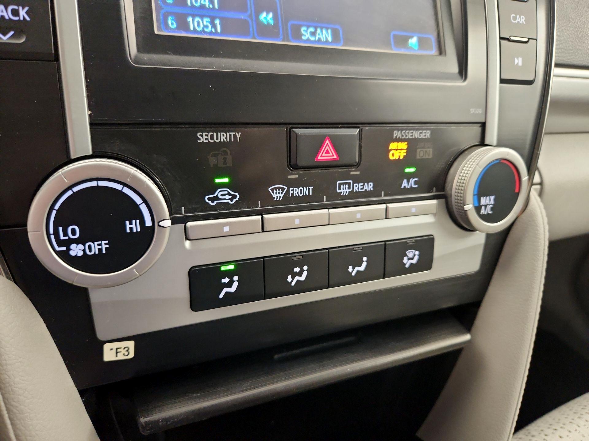 Thumbnail: 2014 Toyota Camry - 15