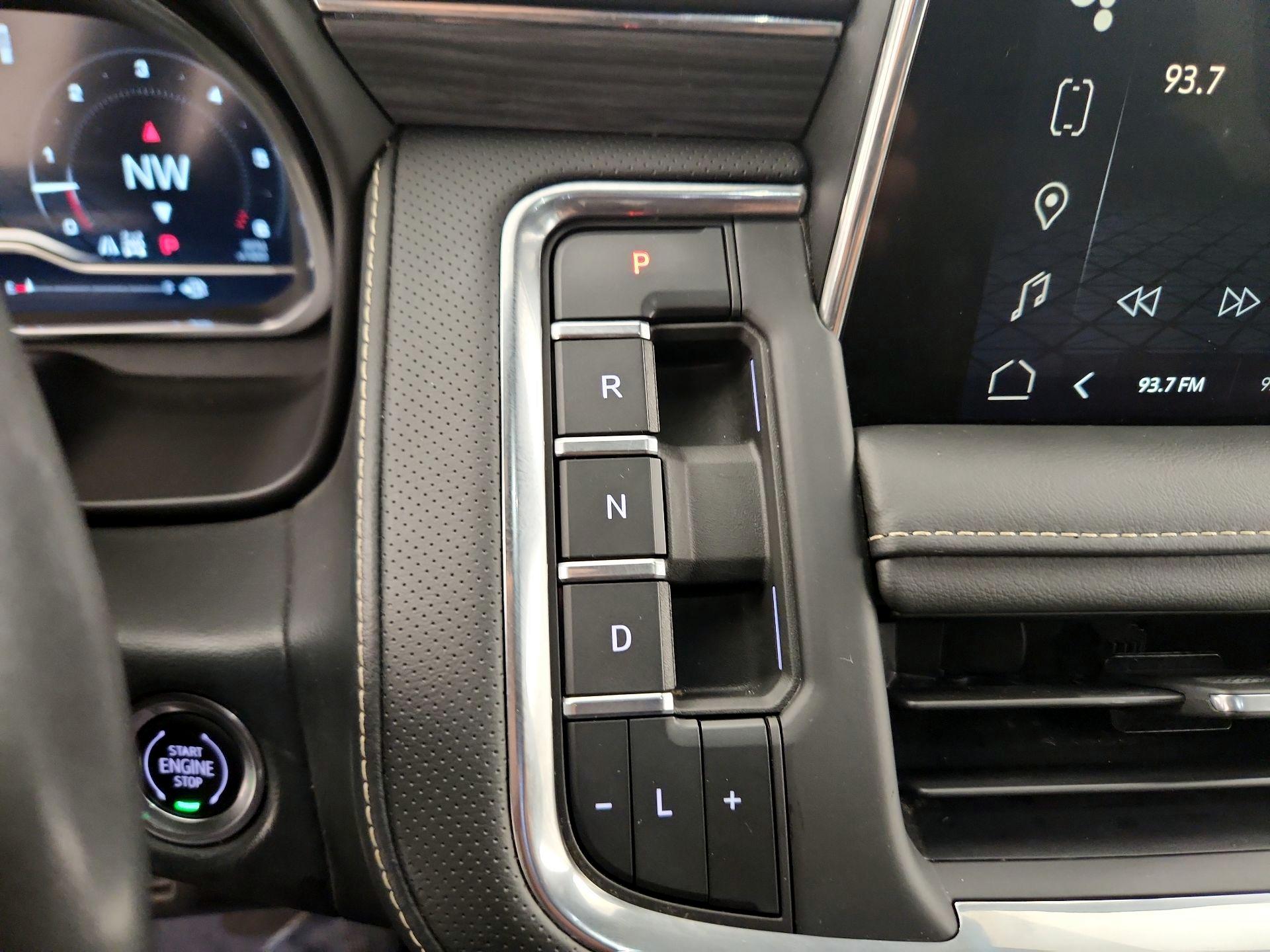 Thumbnail: 2023 GMC Yukon XL - 17