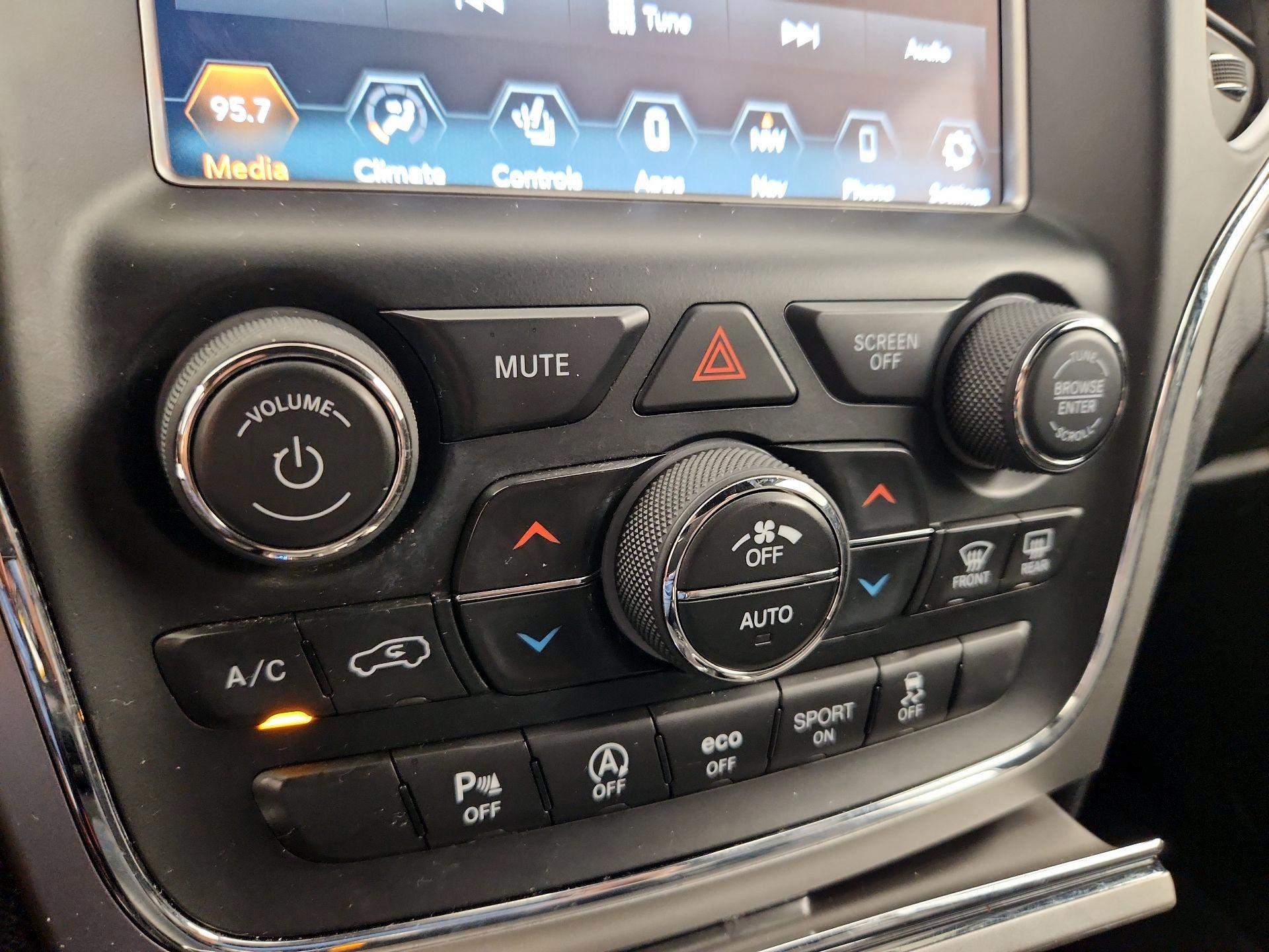Thumbnail: 2018 Jeep Grand Cherokee - 17