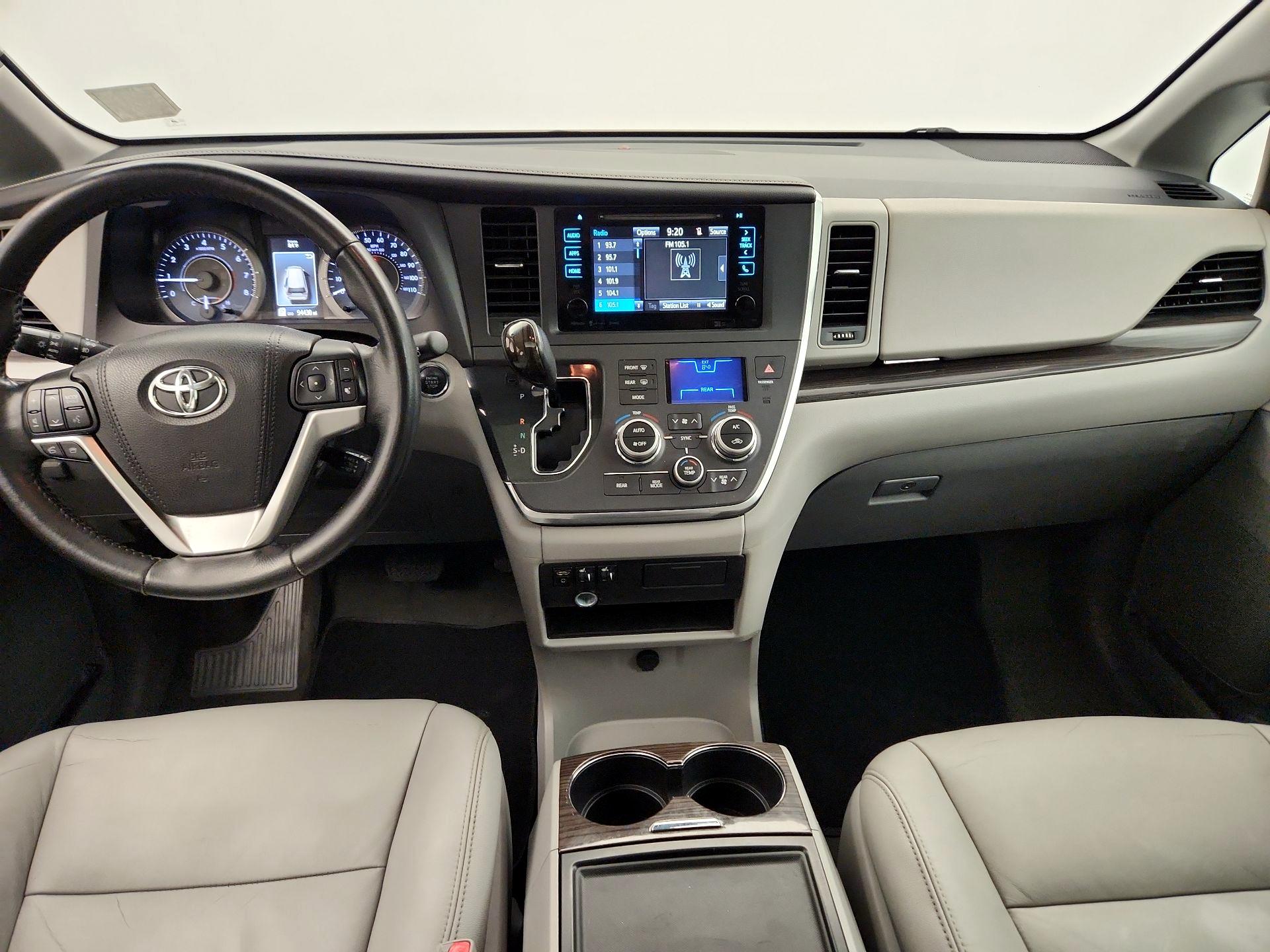 Thumbnail: 2016 Toyota Sienna - 9