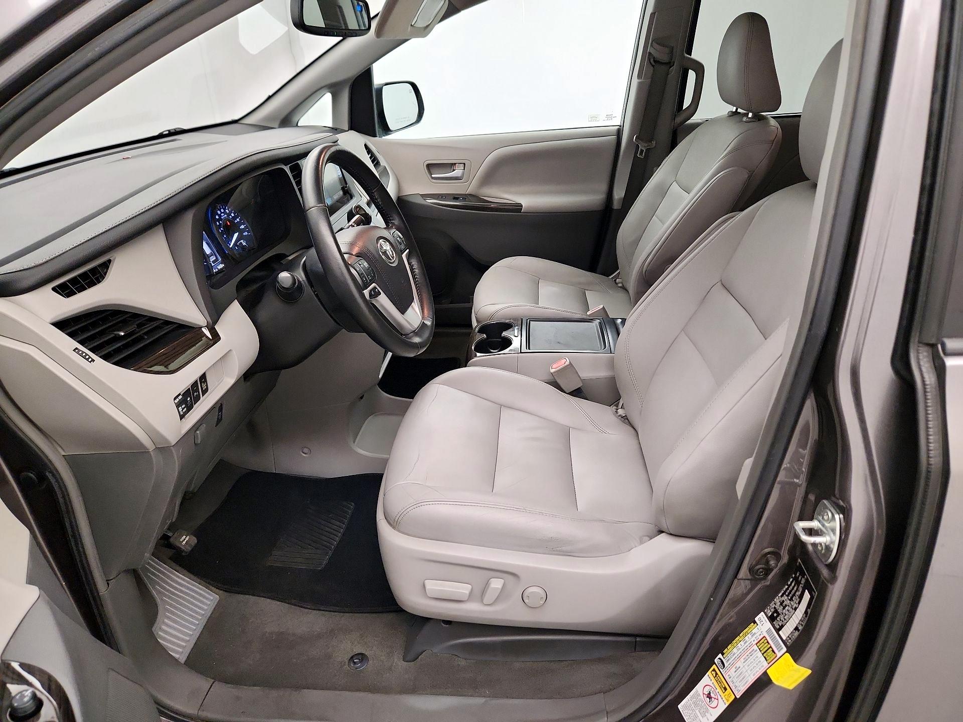 Thumbnail: 2016 Toyota Sienna - 11