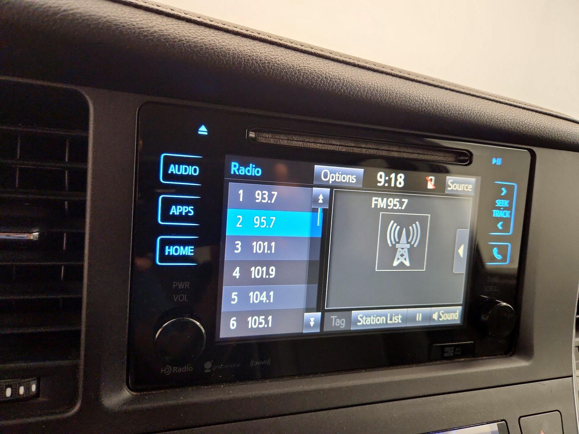 Thumbnail: 2016 Toyota Sienna - 15