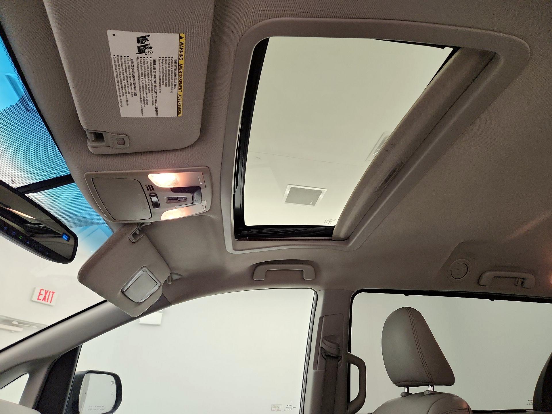 Thumbnail: 2016 Toyota Sienna - 19