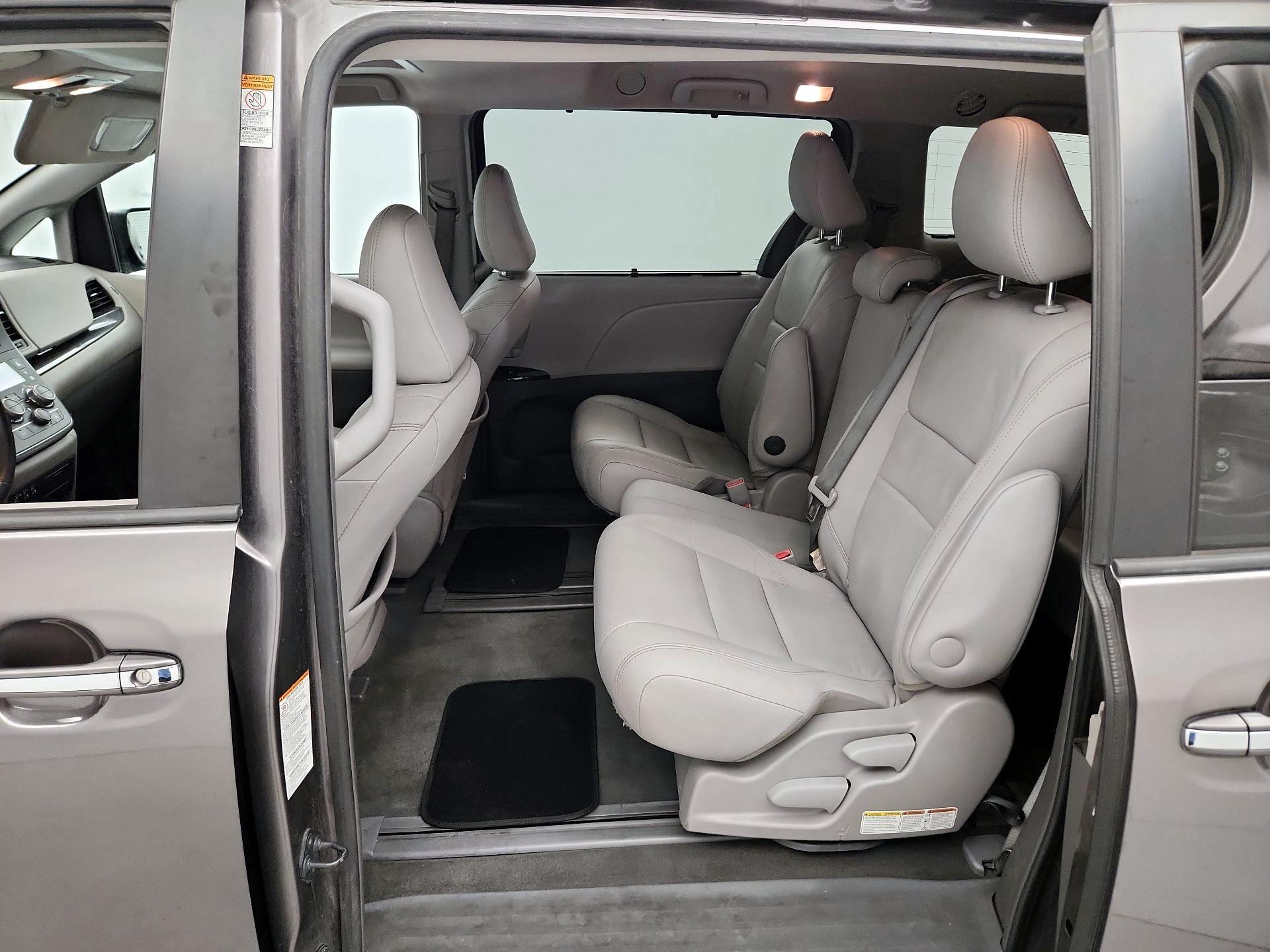 Thumbnail: 2016 Toyota Sienna - 20