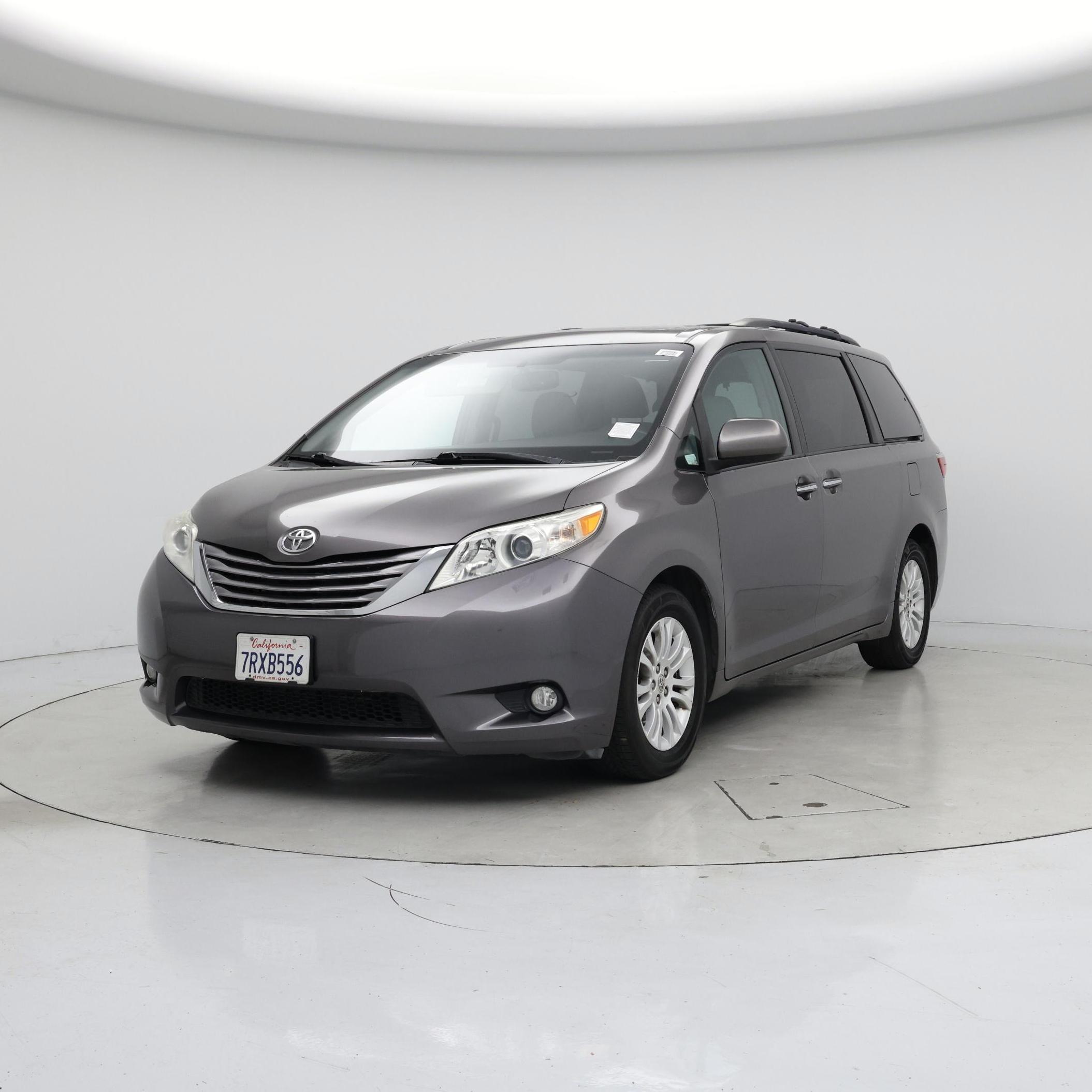Thumbnail: 2016 Toyota Sienna - 4