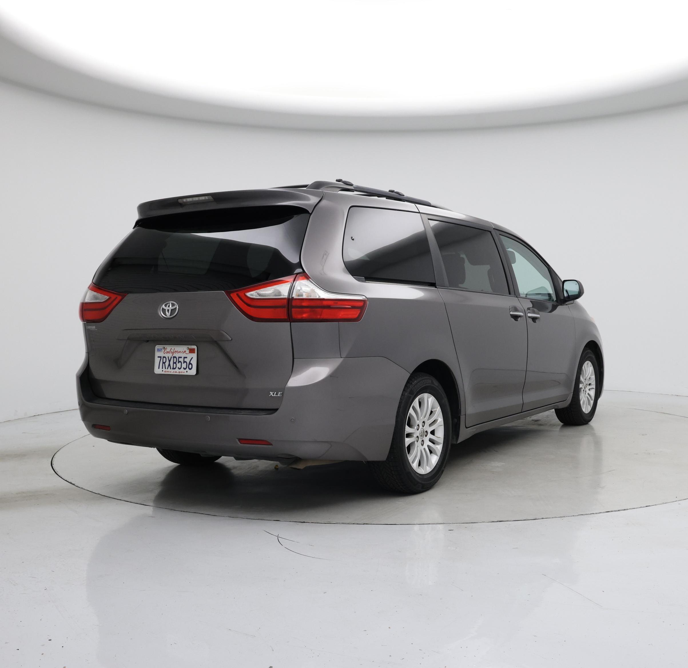 Thumbnail: 2016 Toyota Sienna - 8