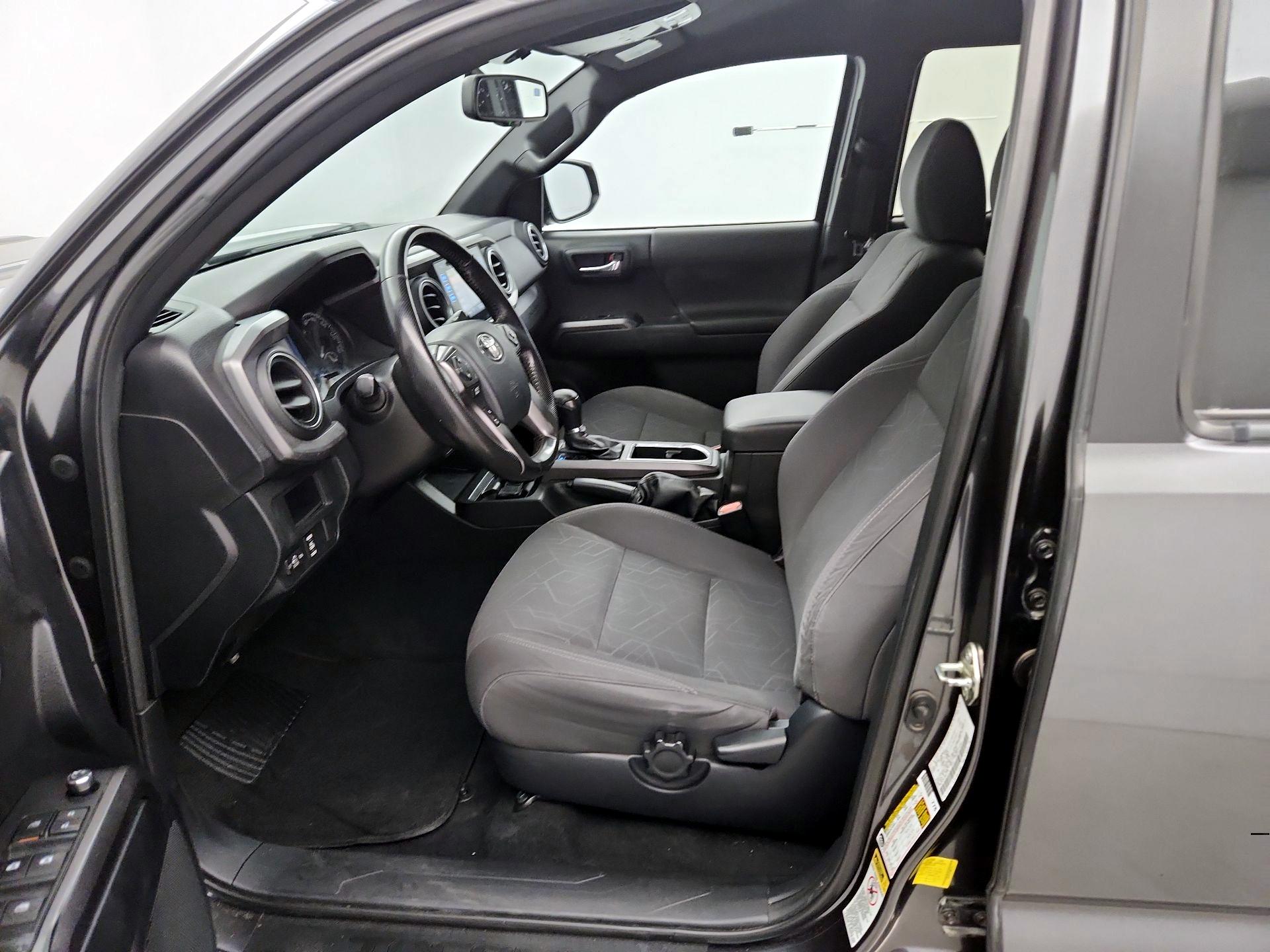 Thumbnail: 2016 Toyota Tacoma - 11