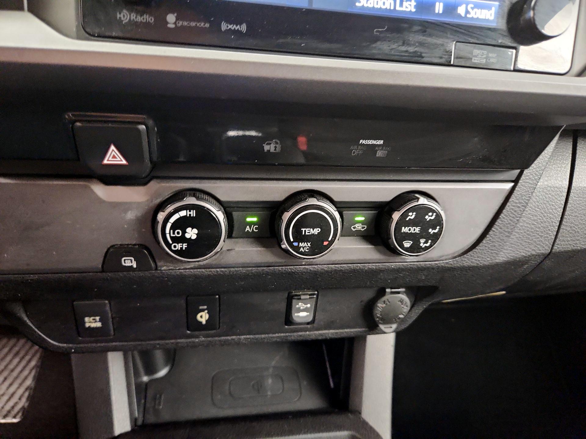 Thumbnail: 2016 Toyota Tacoma - 16
