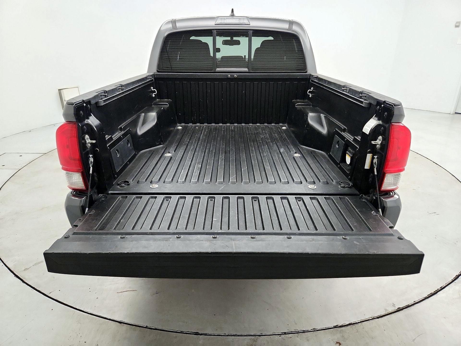 Thumbnail: 2016 Toyota Tacoma - 20