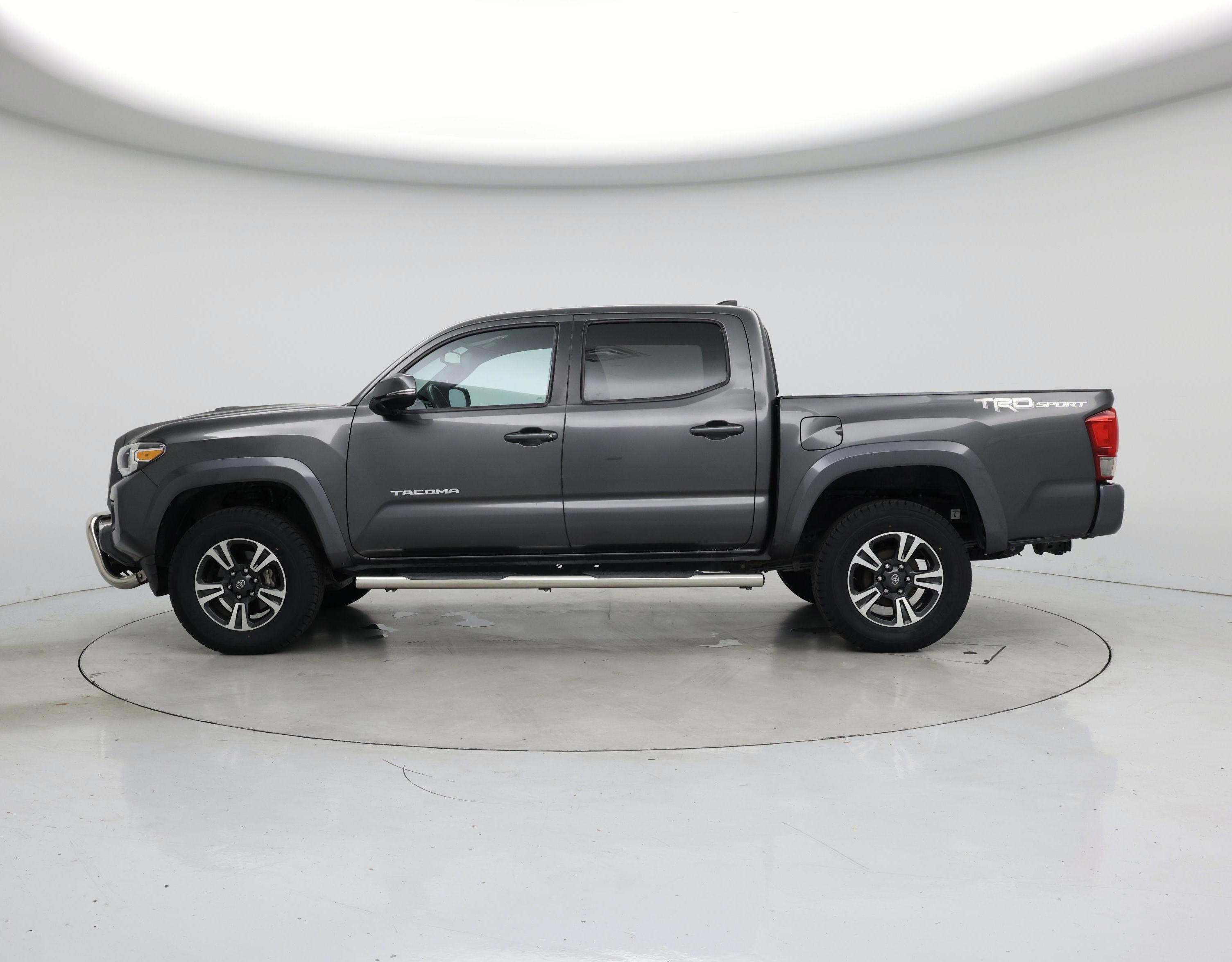 Thumbnail: 2016 Toyota Tacoma - 3