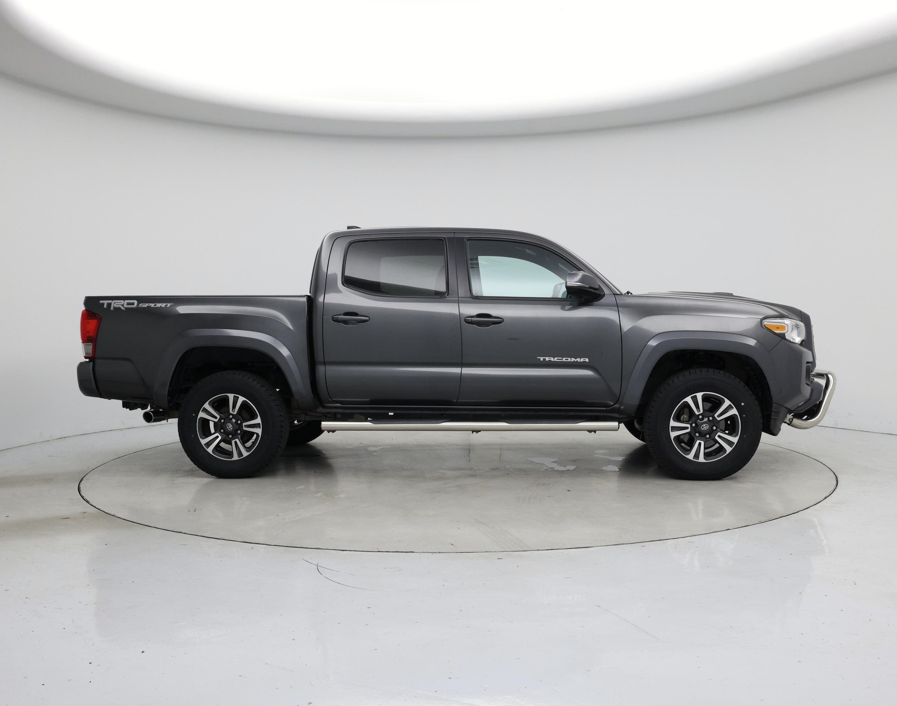 Thumbnail: 2016 Toyota Tacoma - 7
