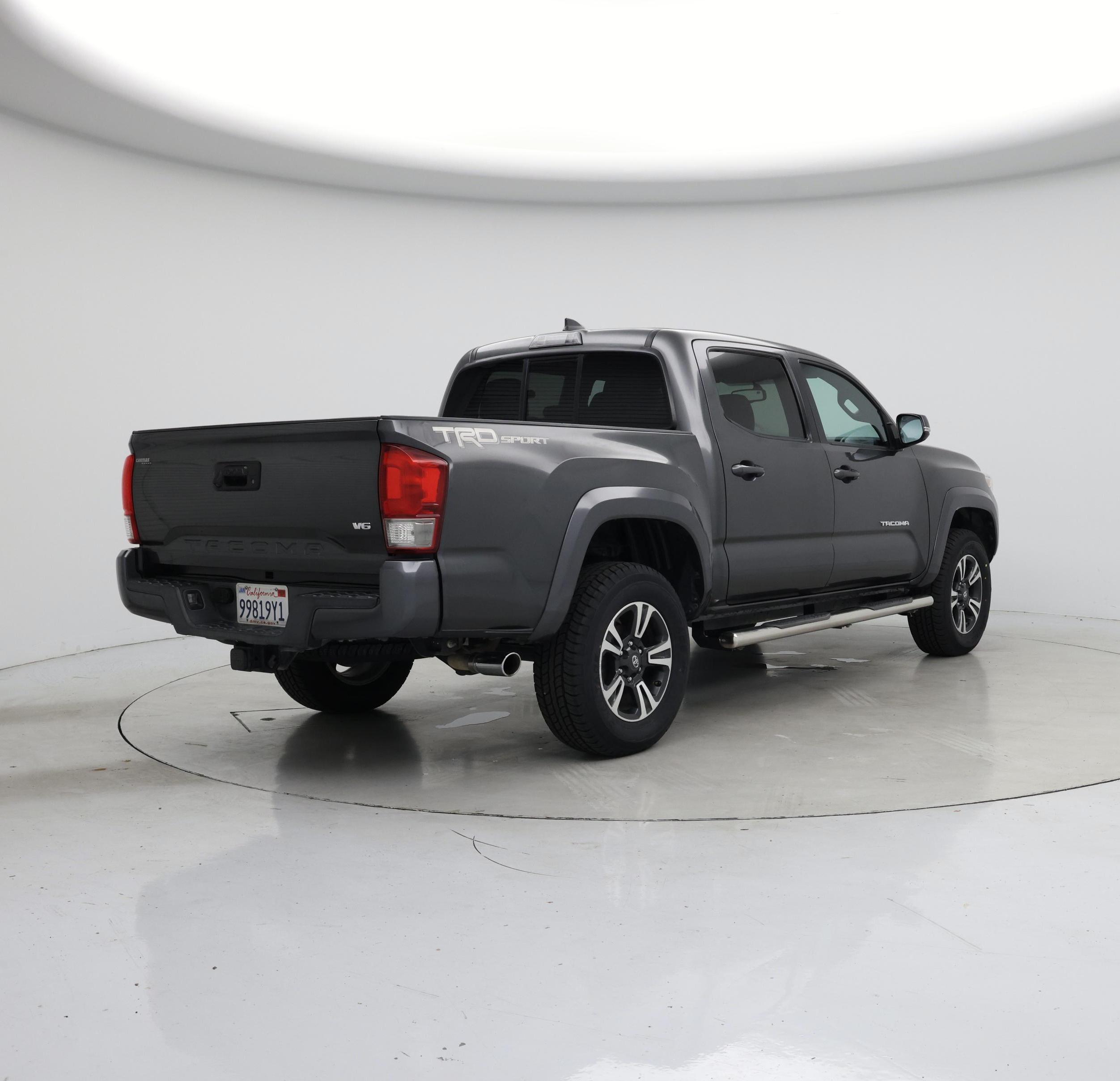 Thumbnail: 2016 Toyota Tacoma - 8
