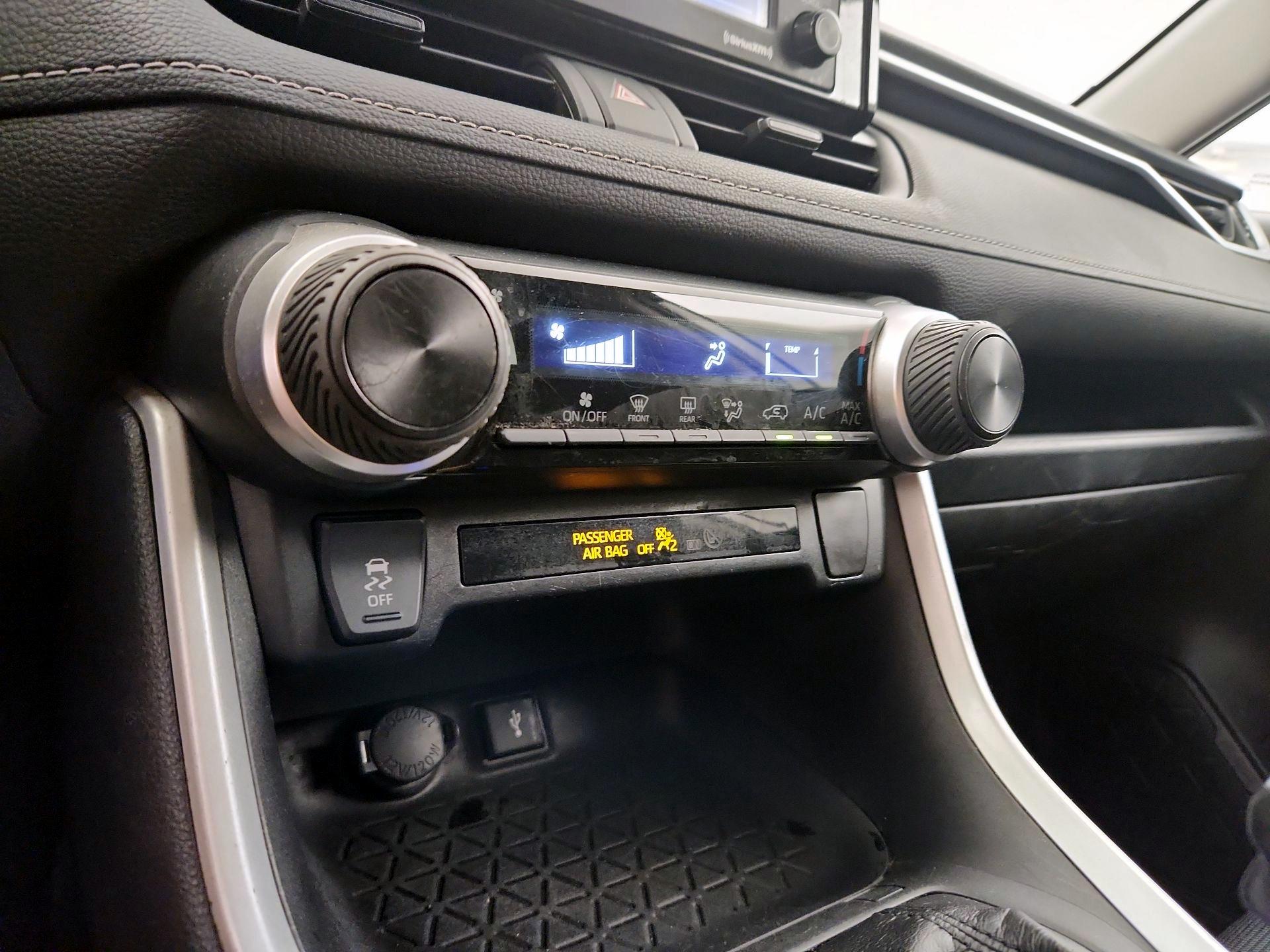 Thumbnail: 2020 Toyota RAV4 - 16