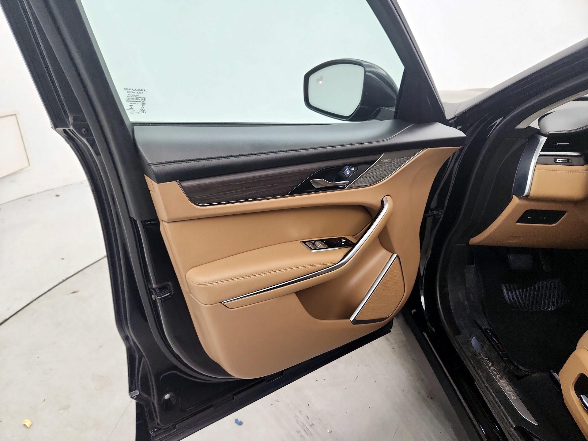 Thumbnail: 2021 Jaguar F-Pace - 12