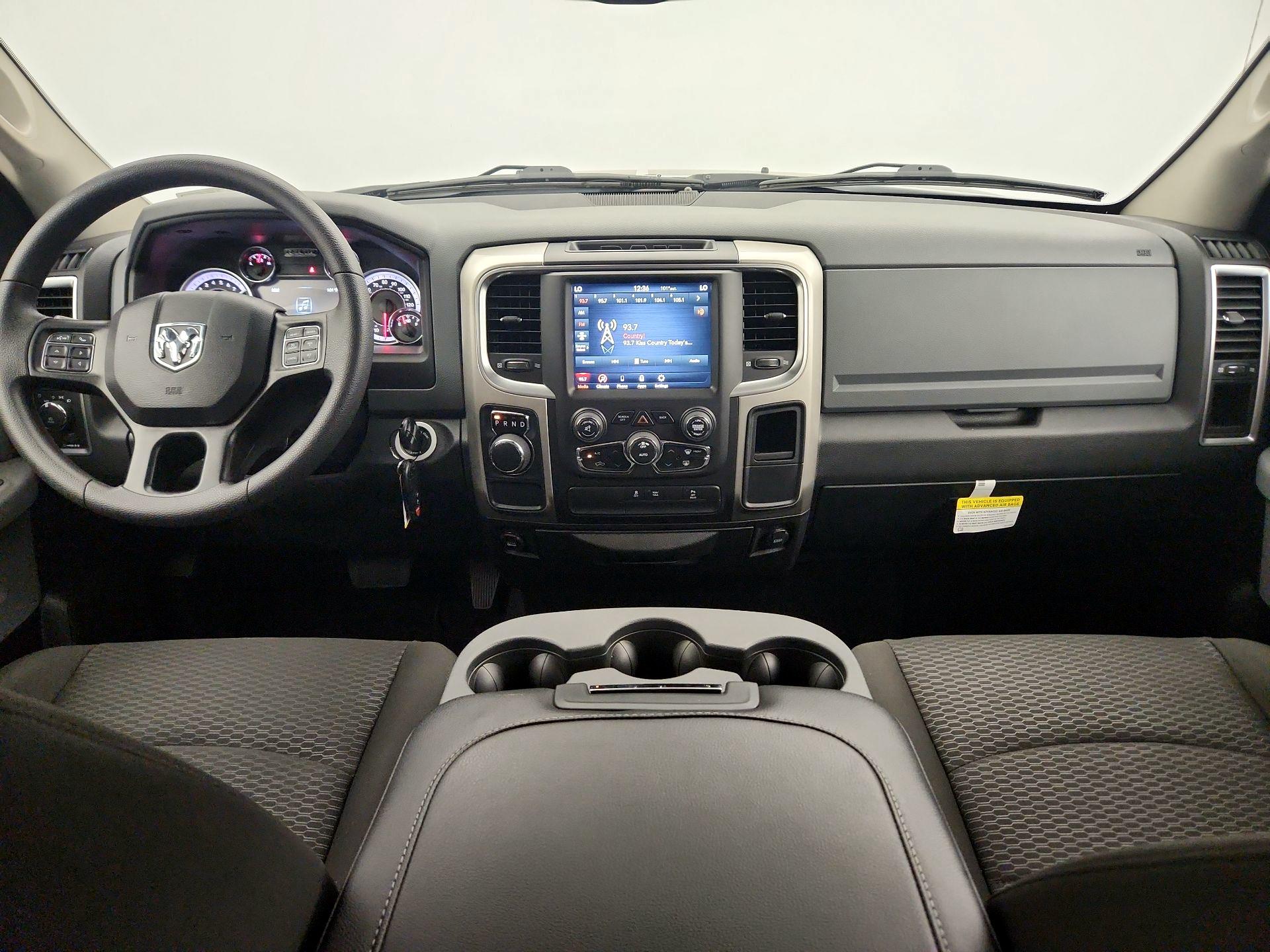 Thumbnail: 2020 RAM 1500 Classic - 9