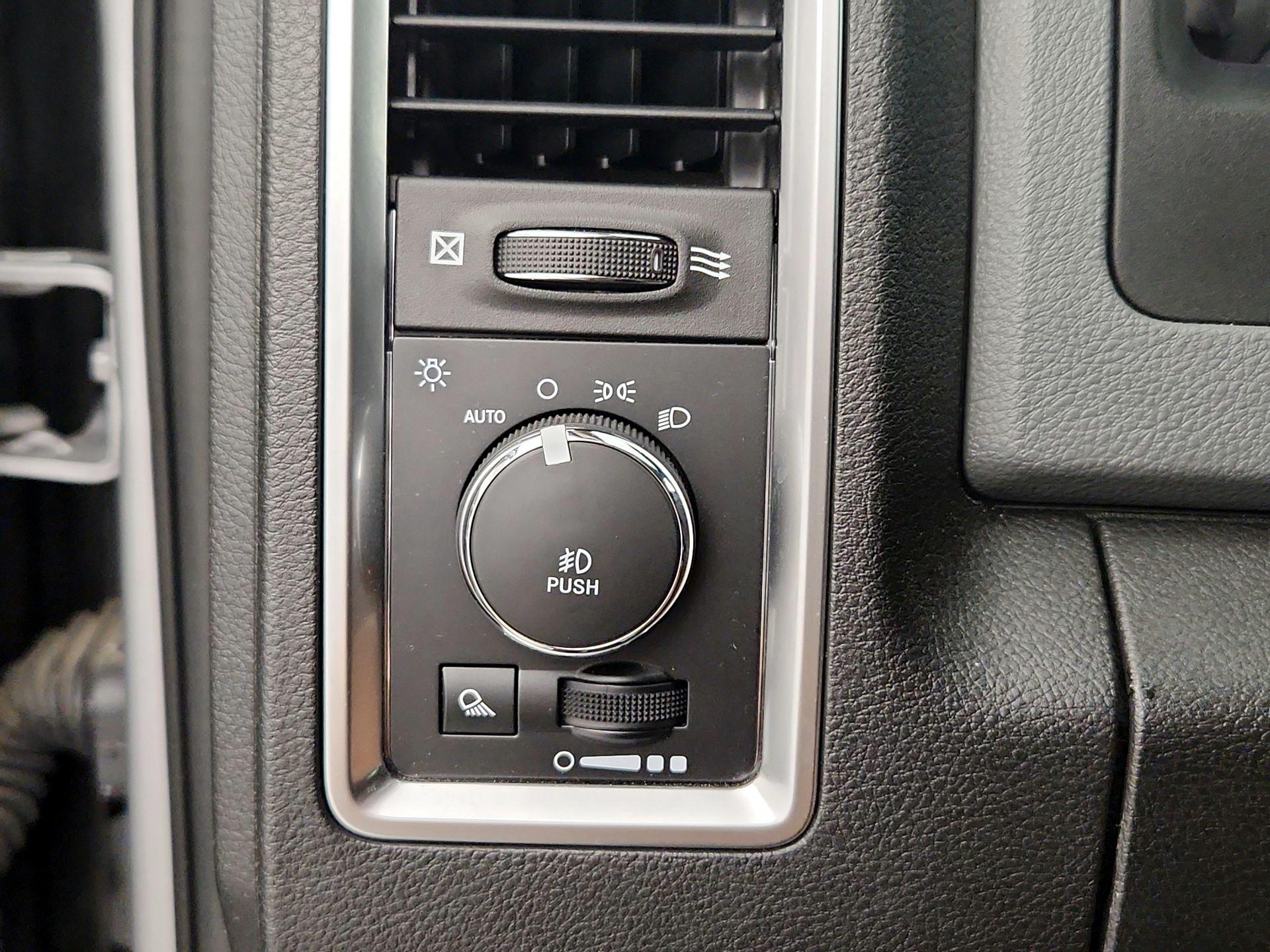 Thumbnail: 2020 RAM 1500 Classic - 13