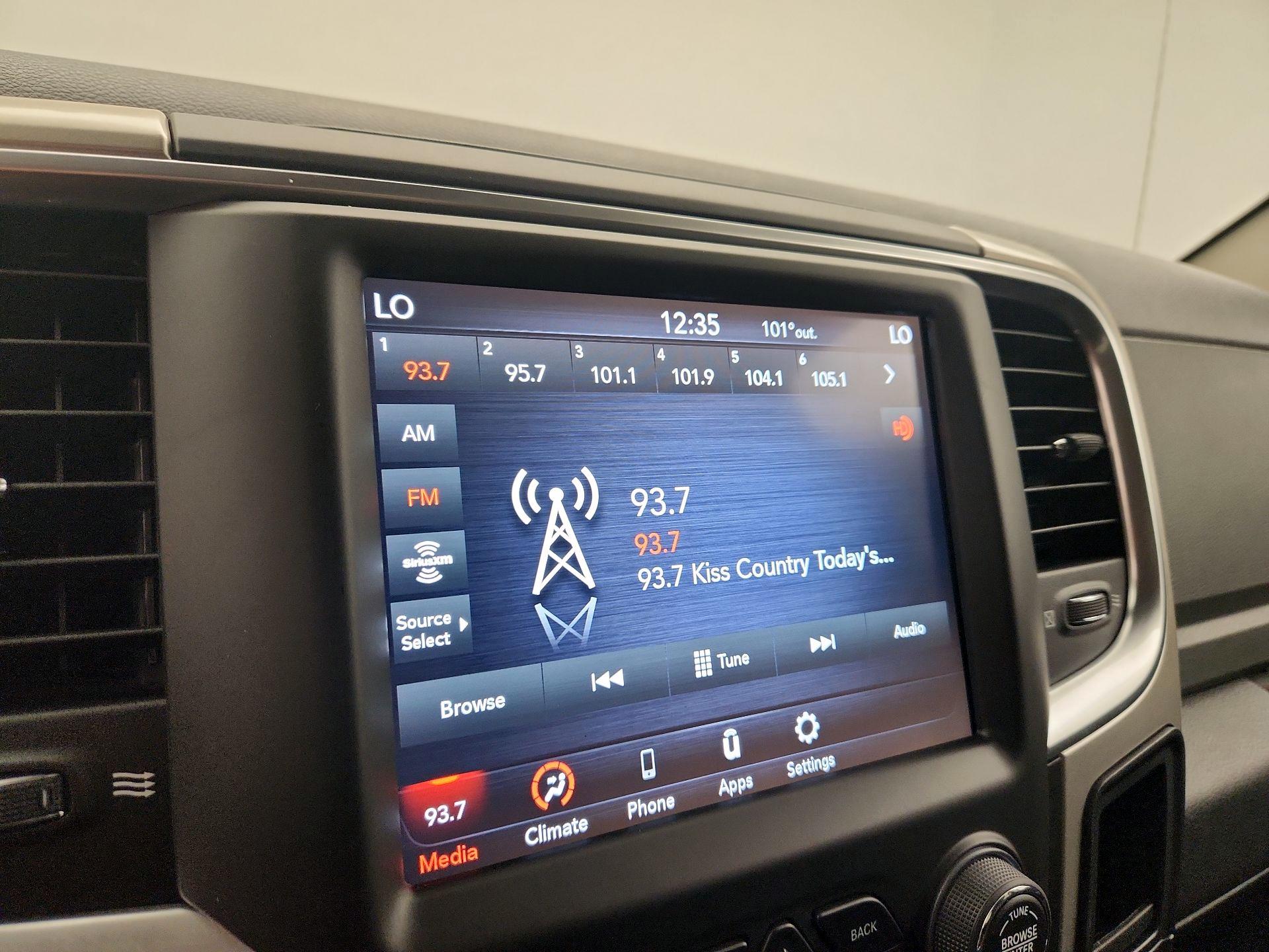 Thumbnail: 2020 RAM 1500 Classic - 15