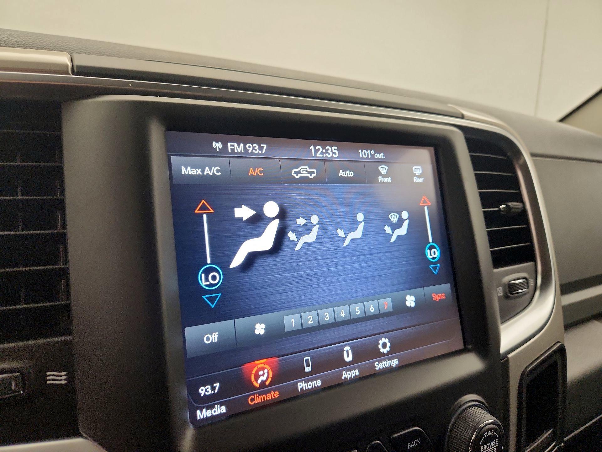Thumbnail: 2020 RAM 1500 Classic - 16