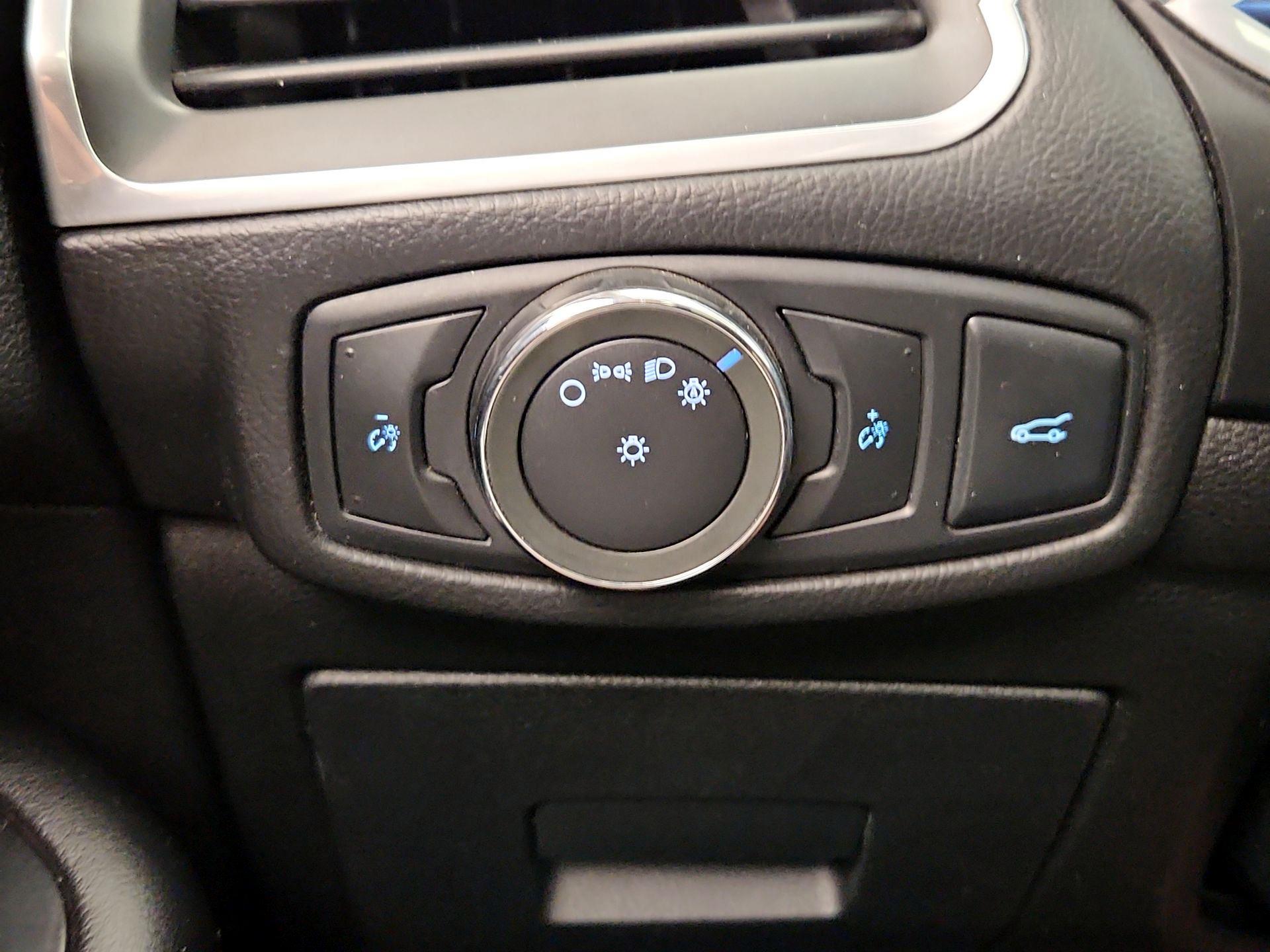 Thumbnail: 2016 Ford Edge - 13