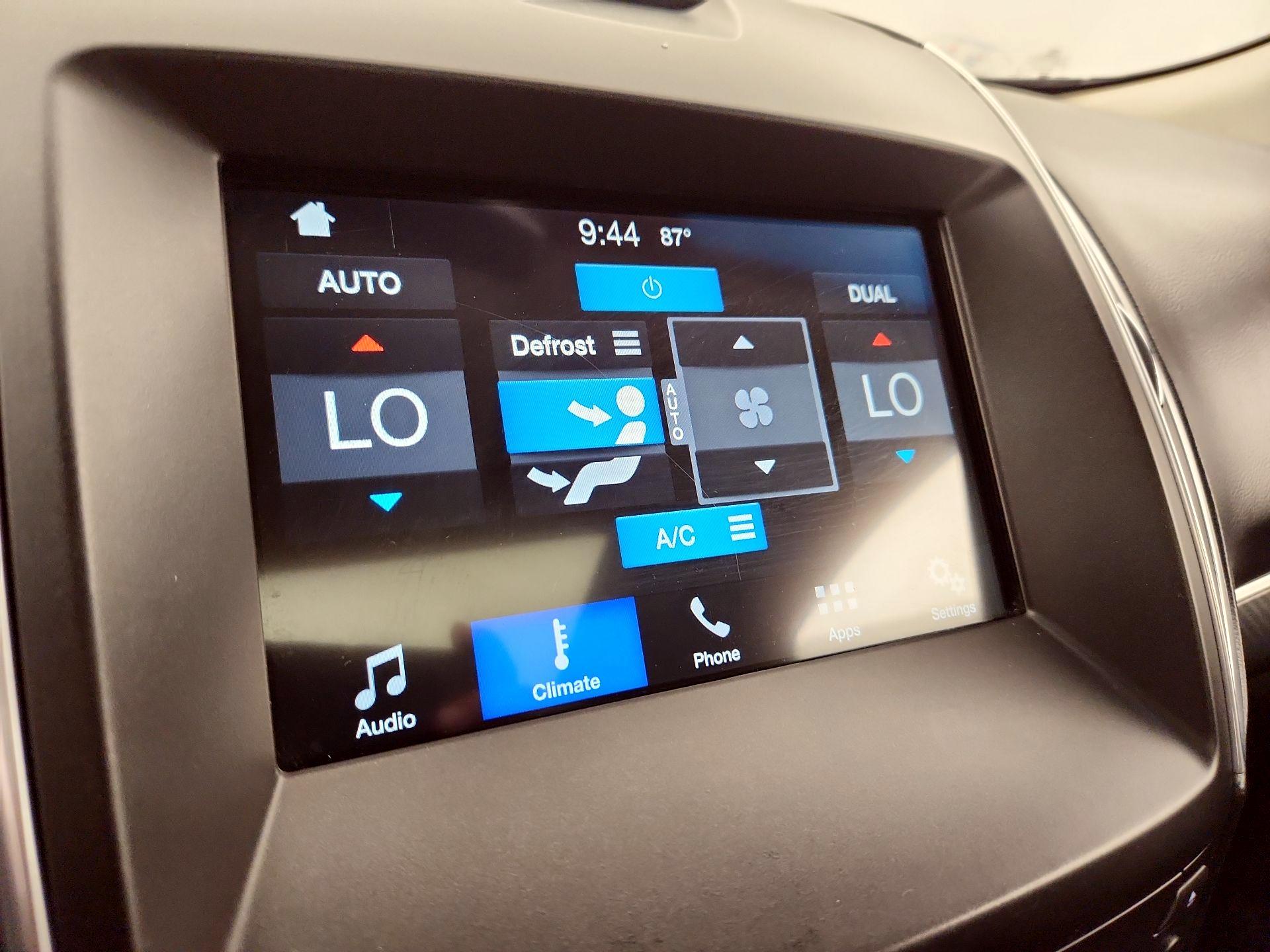 Thumbnail: 2016 Ford Edge - 16