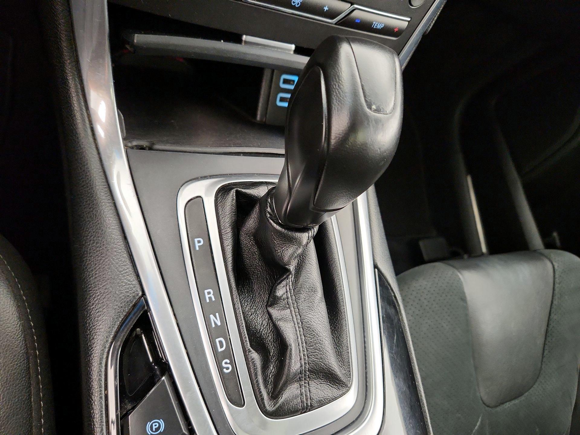 Thumbnail: 2016 Ford Edge - 17