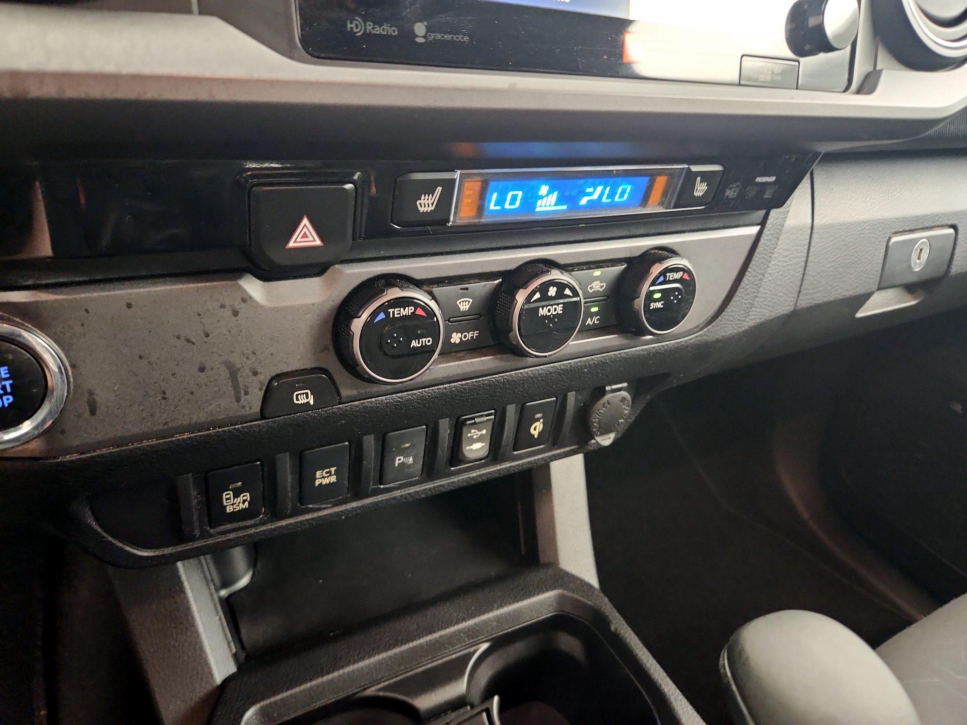 Thumbnail: 2016 Toyota Tacoma - 17