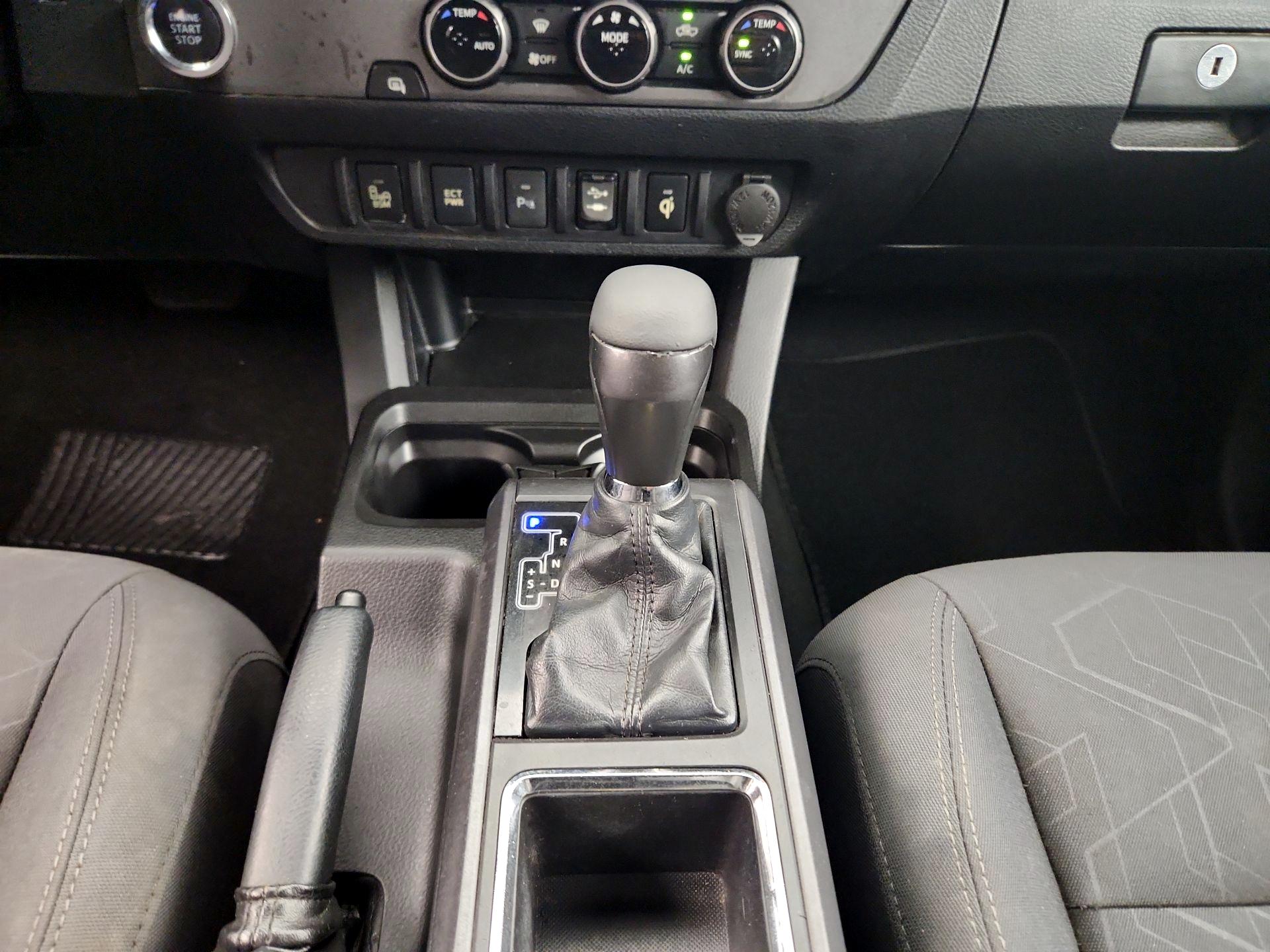 Thumbnail: 2016 Toyota Tacoma - 18