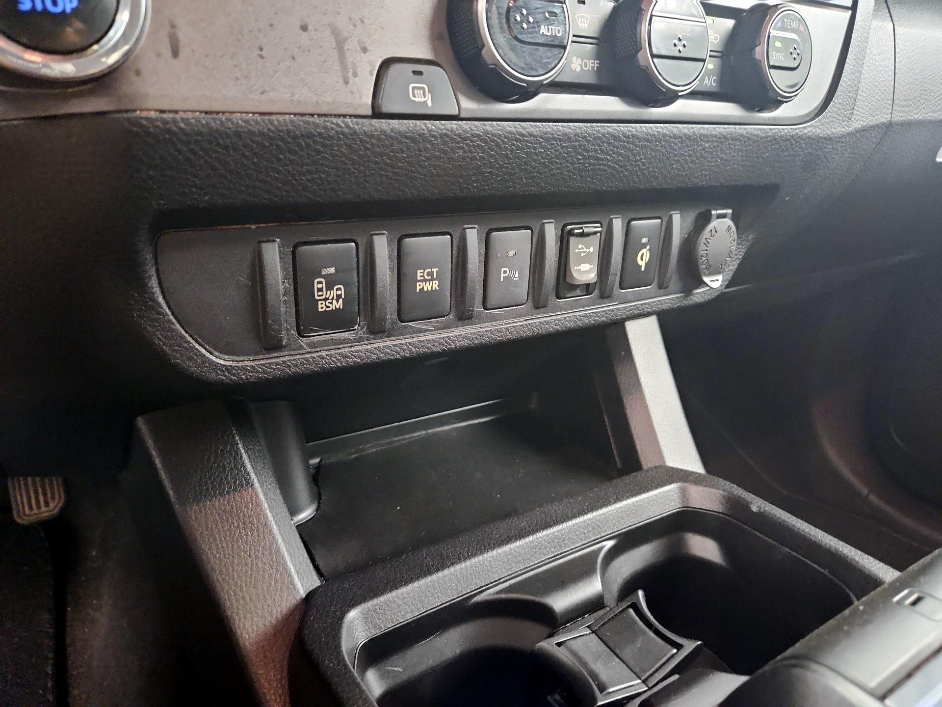 Thumbnail: 2016 Toyota Tacoma - 19
