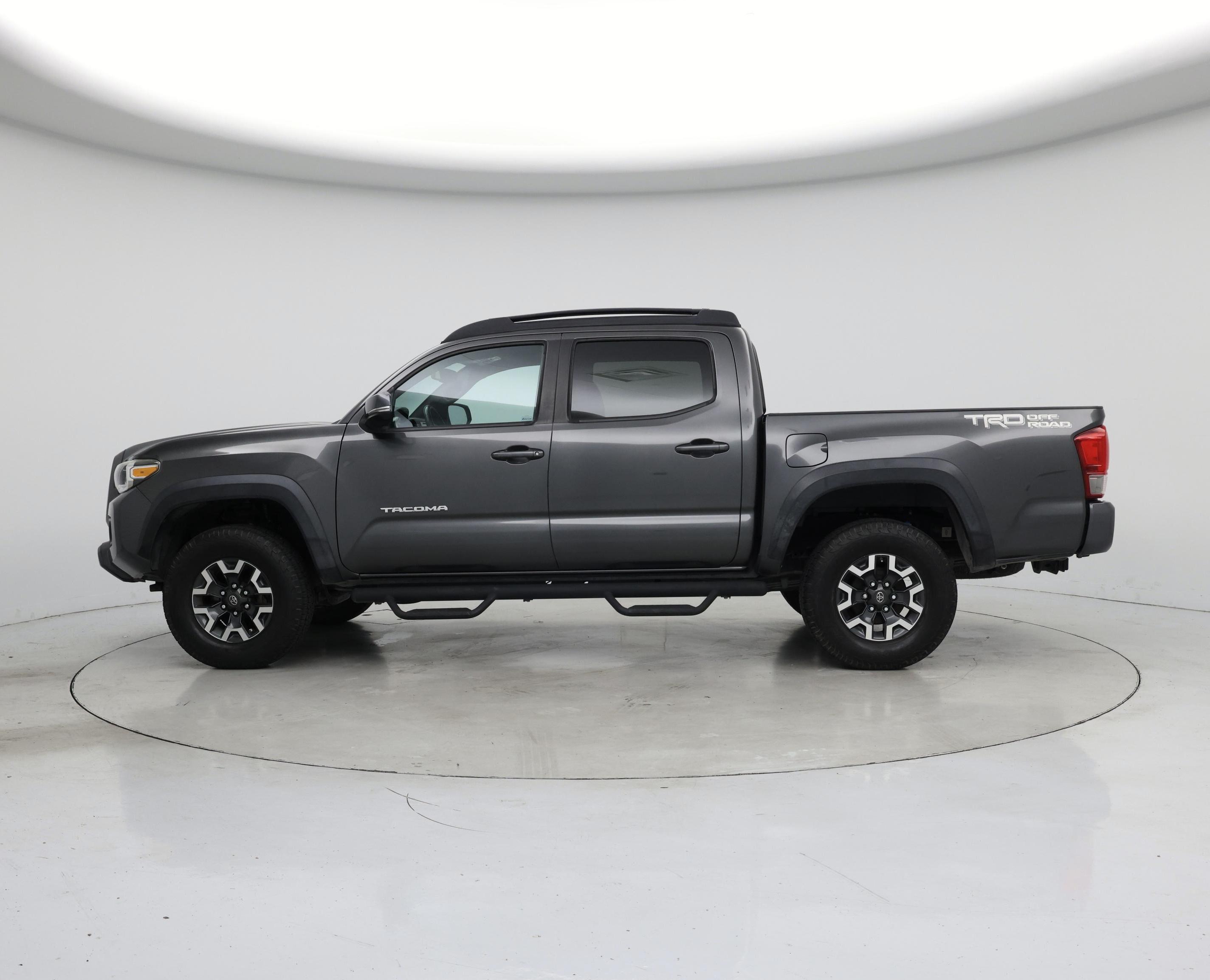 Thumbnail: 2016 Toyota Tacoma - 3
