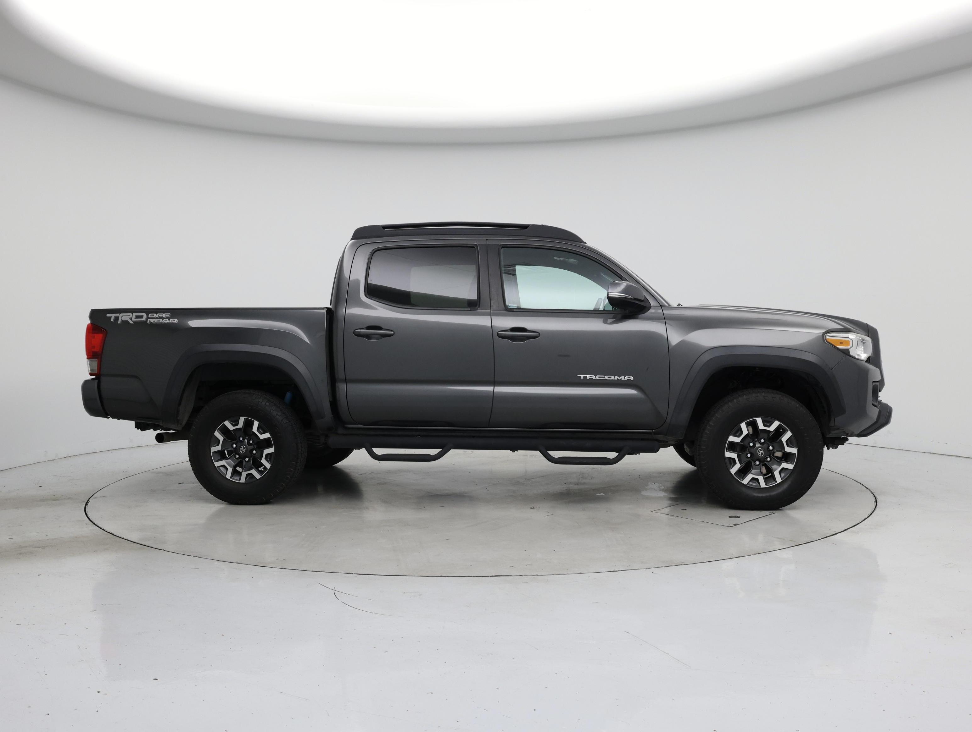 Thumbnail: 2016 Toyota Tacoma - 7