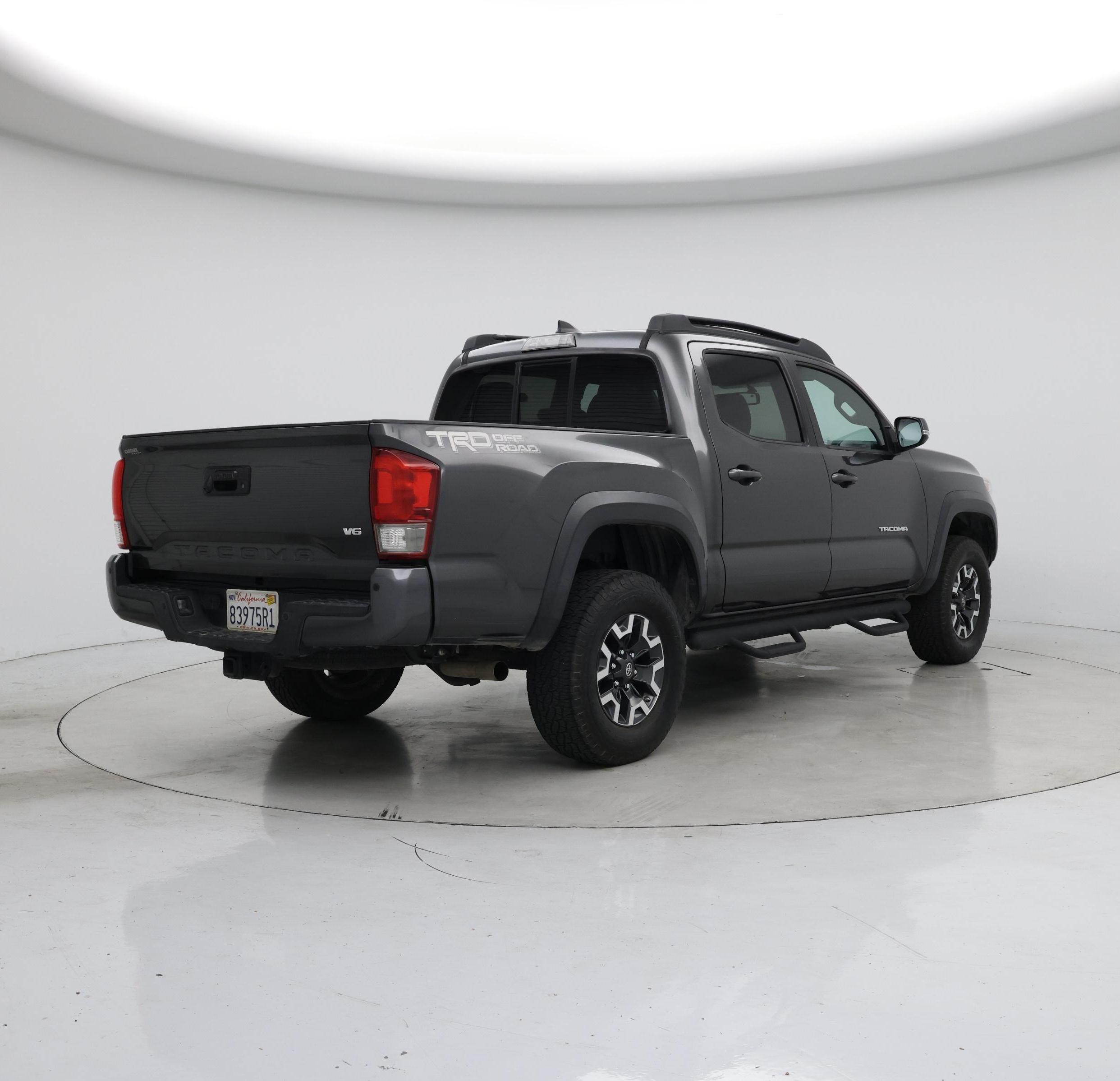Thumbnail: 2016 Toyota Tacoma - 8