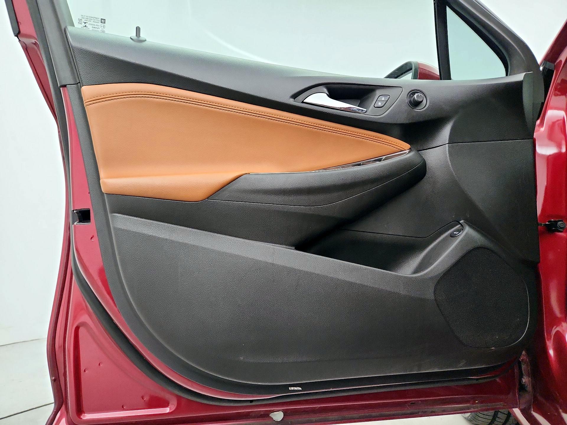 Thumbnail: 2018 Chevrolet Cruze - 12