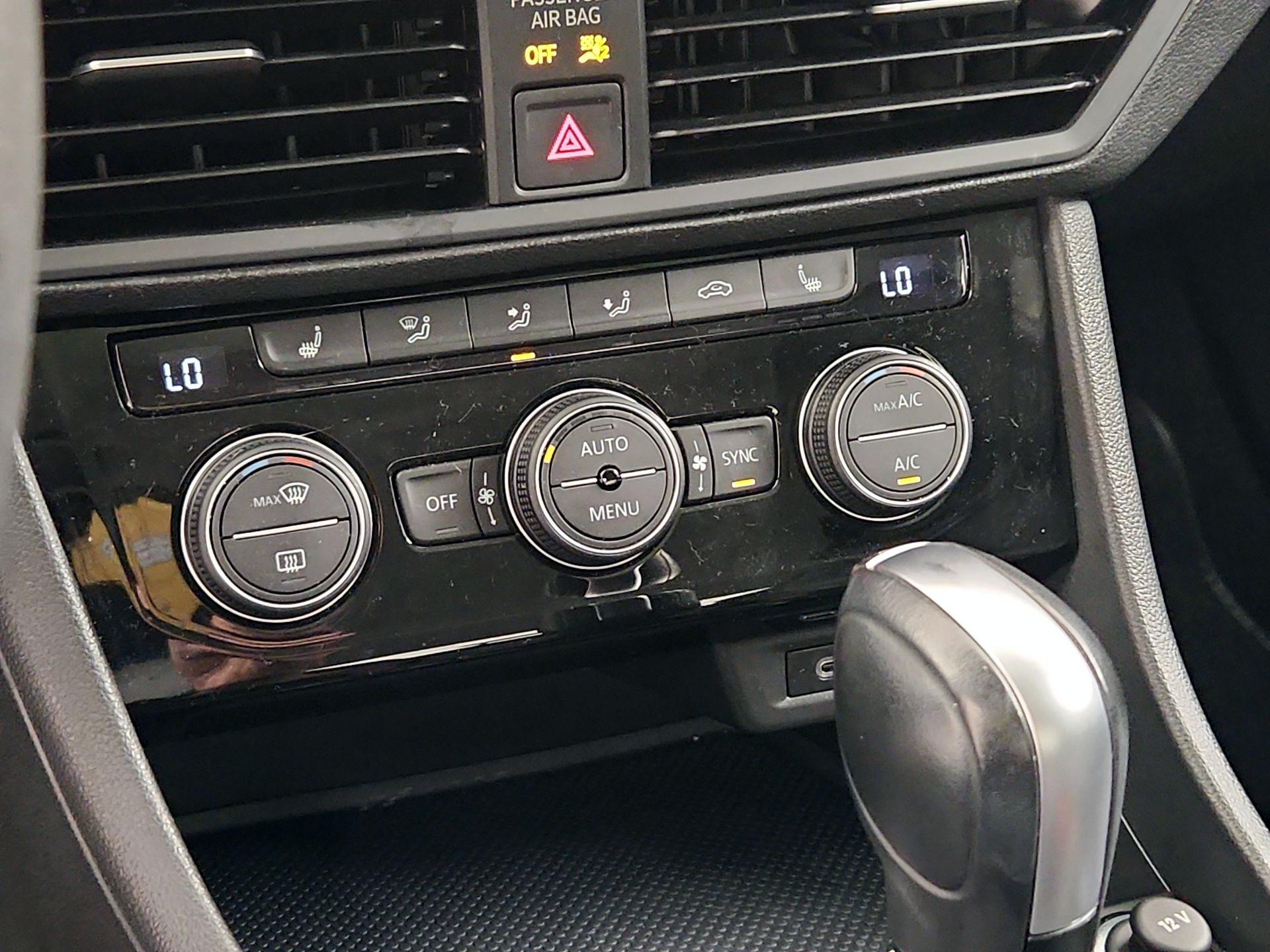 Thumbnail: 2021 Volkswagen Jetta - 16