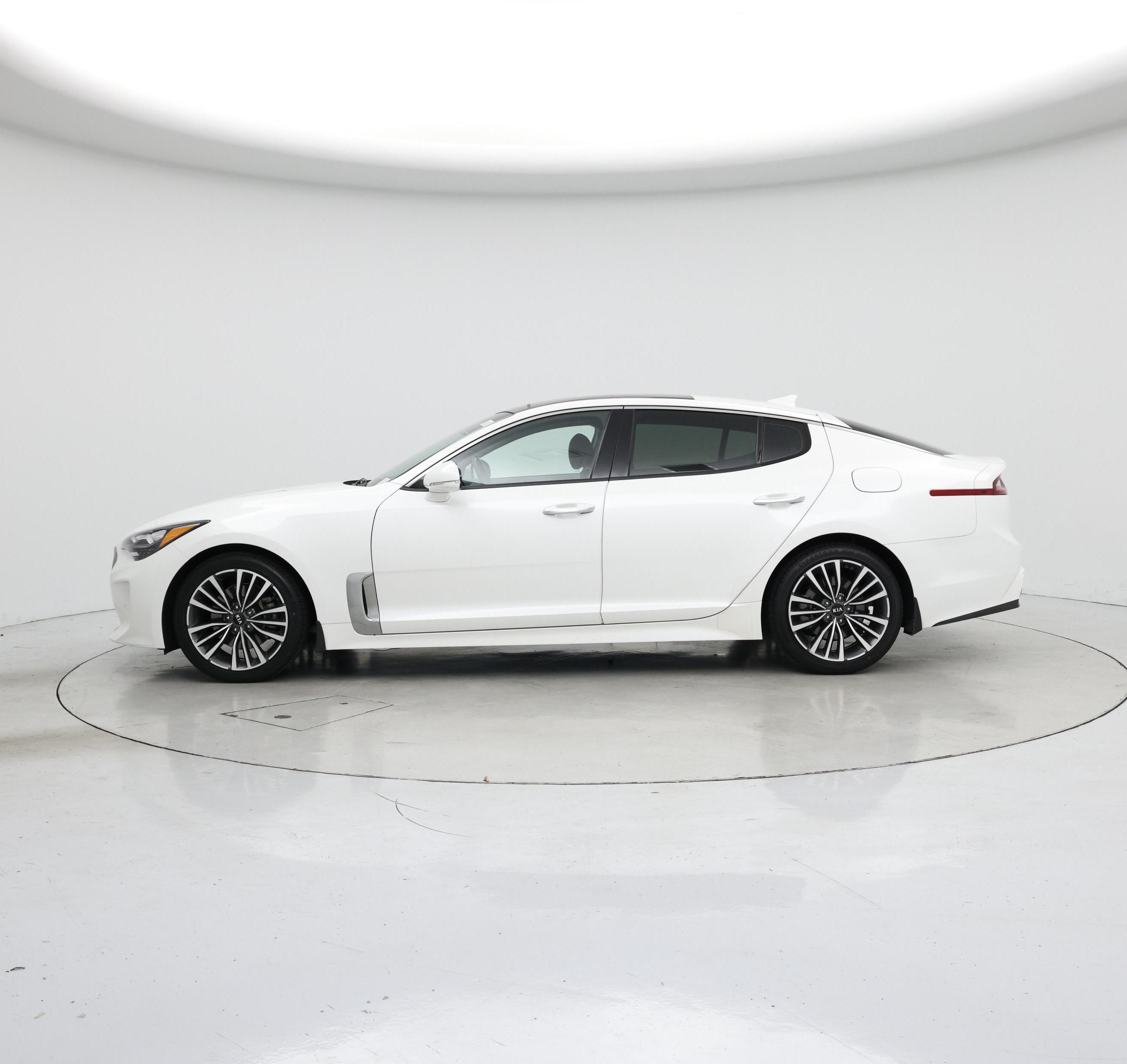 Thumbnail: 2018 Kia Stinger - 3