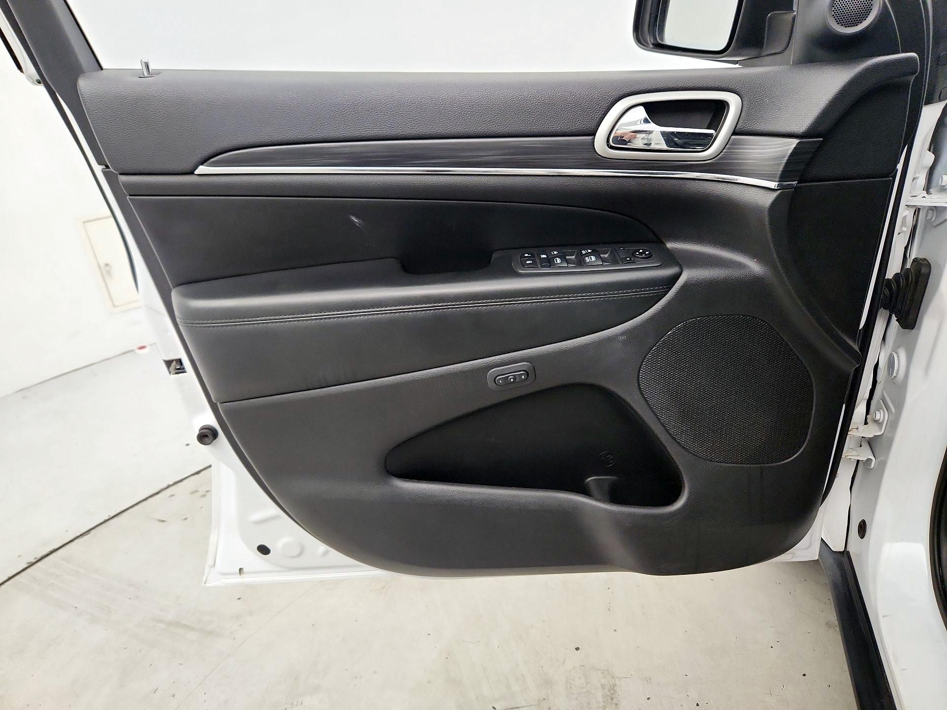 Thumbnail: 2019 Jeep Grand Cherokee - 12