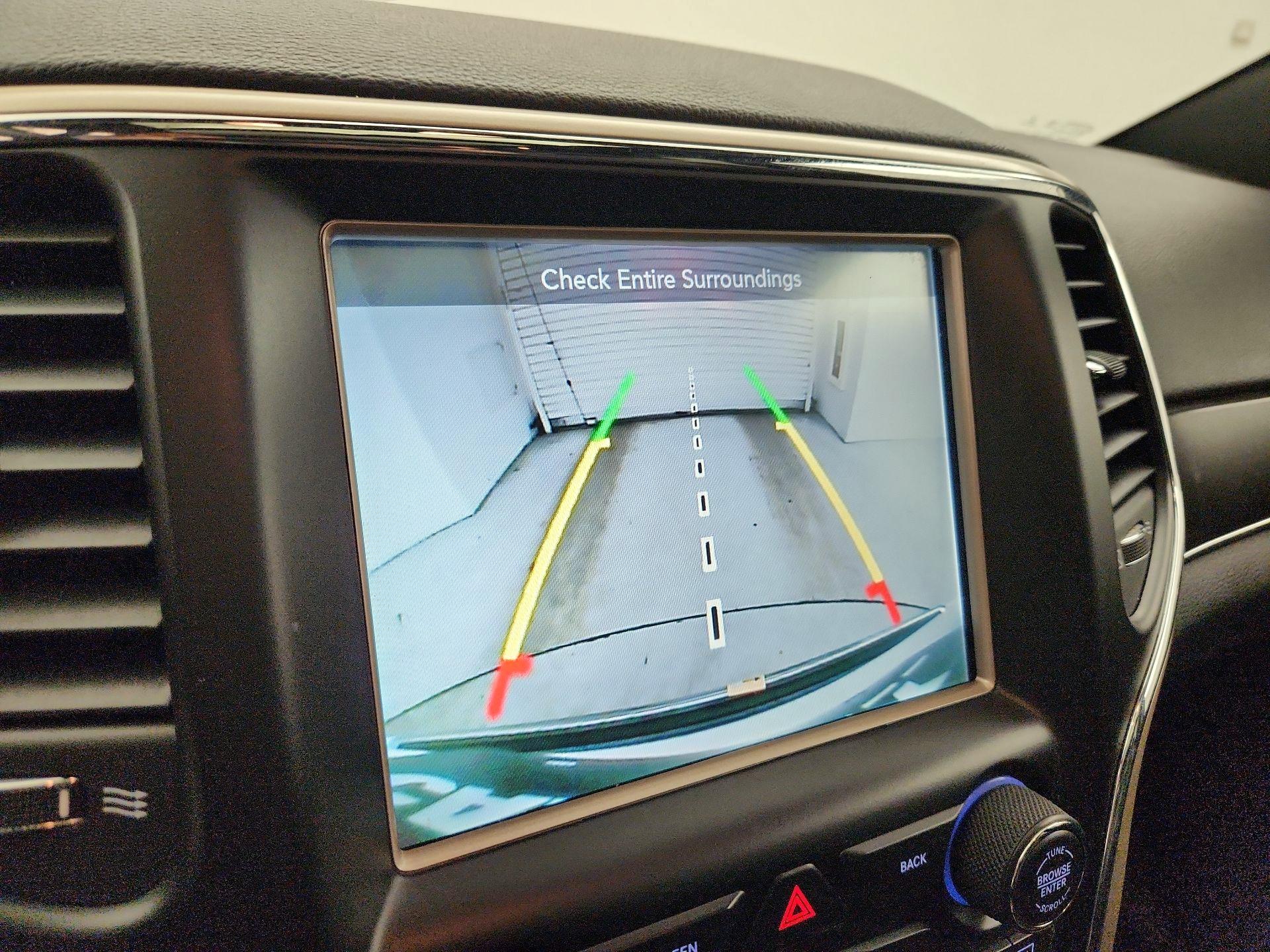 Thumbnail: 2017 Jeep Grand Cherokee - 14