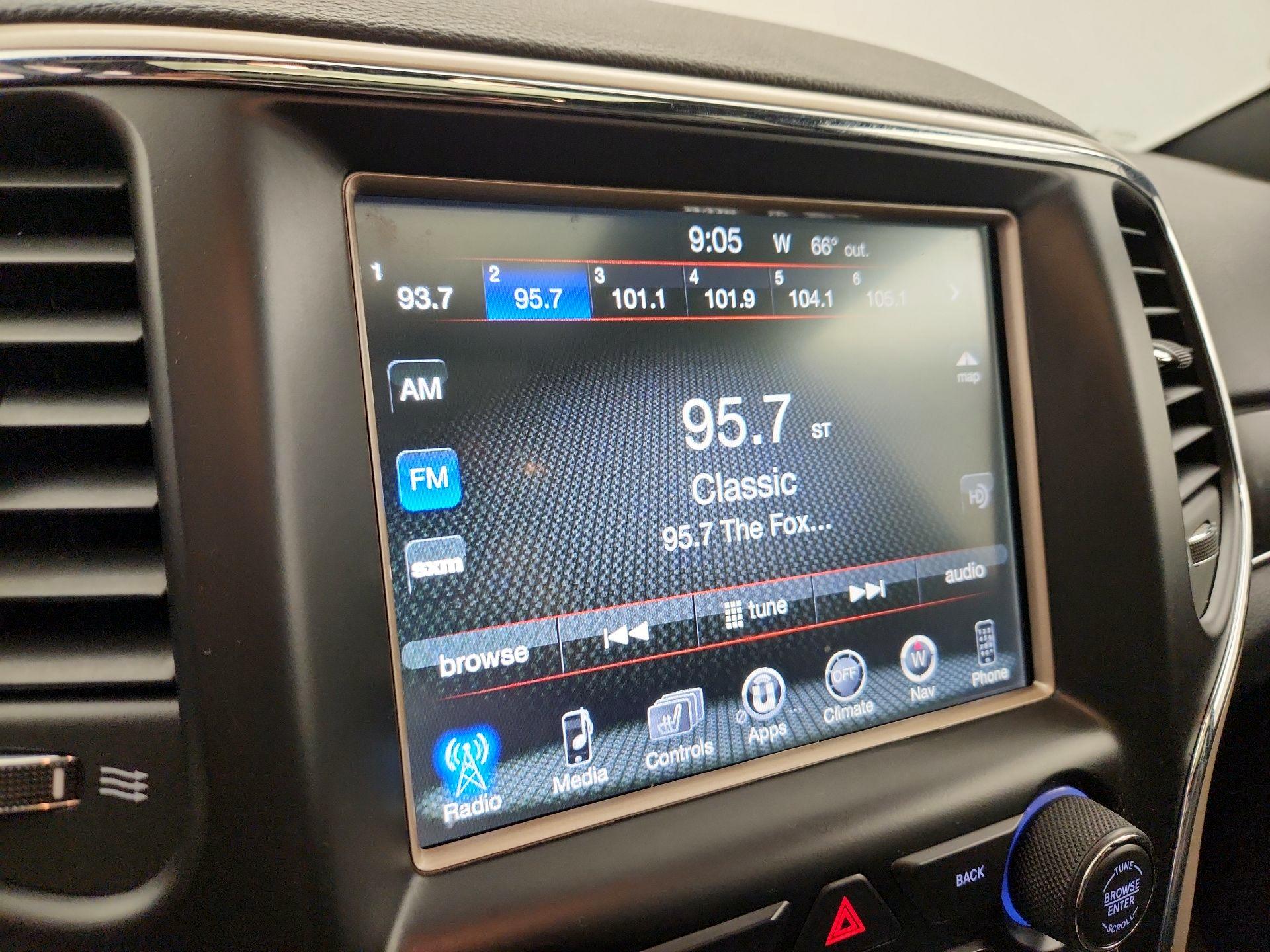 Thumbnail: 2017 Jeep Grand Cherokee - 15